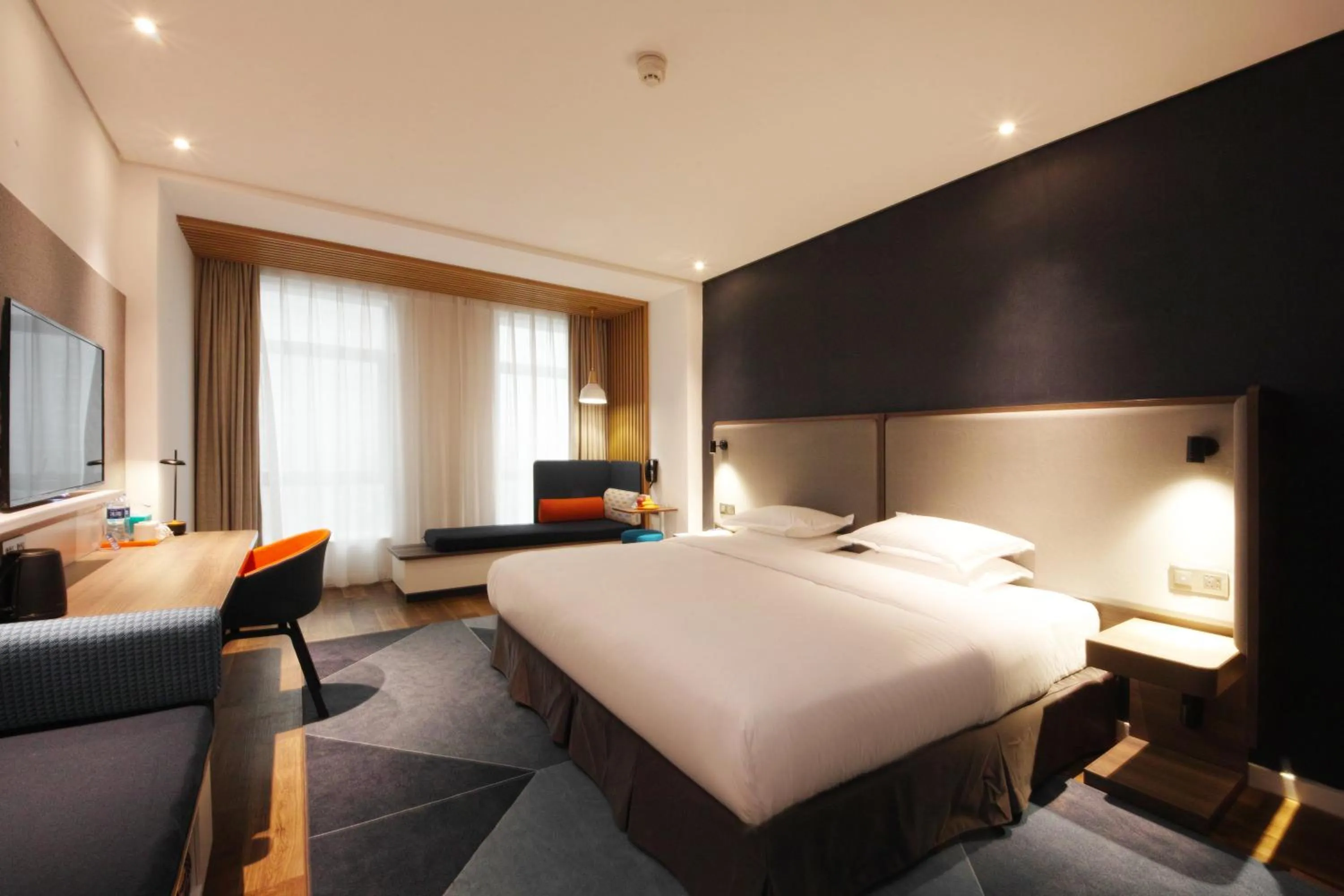 Photo of the whole room, Bed in Holiday Inn Express Hefei Shushan by IHG