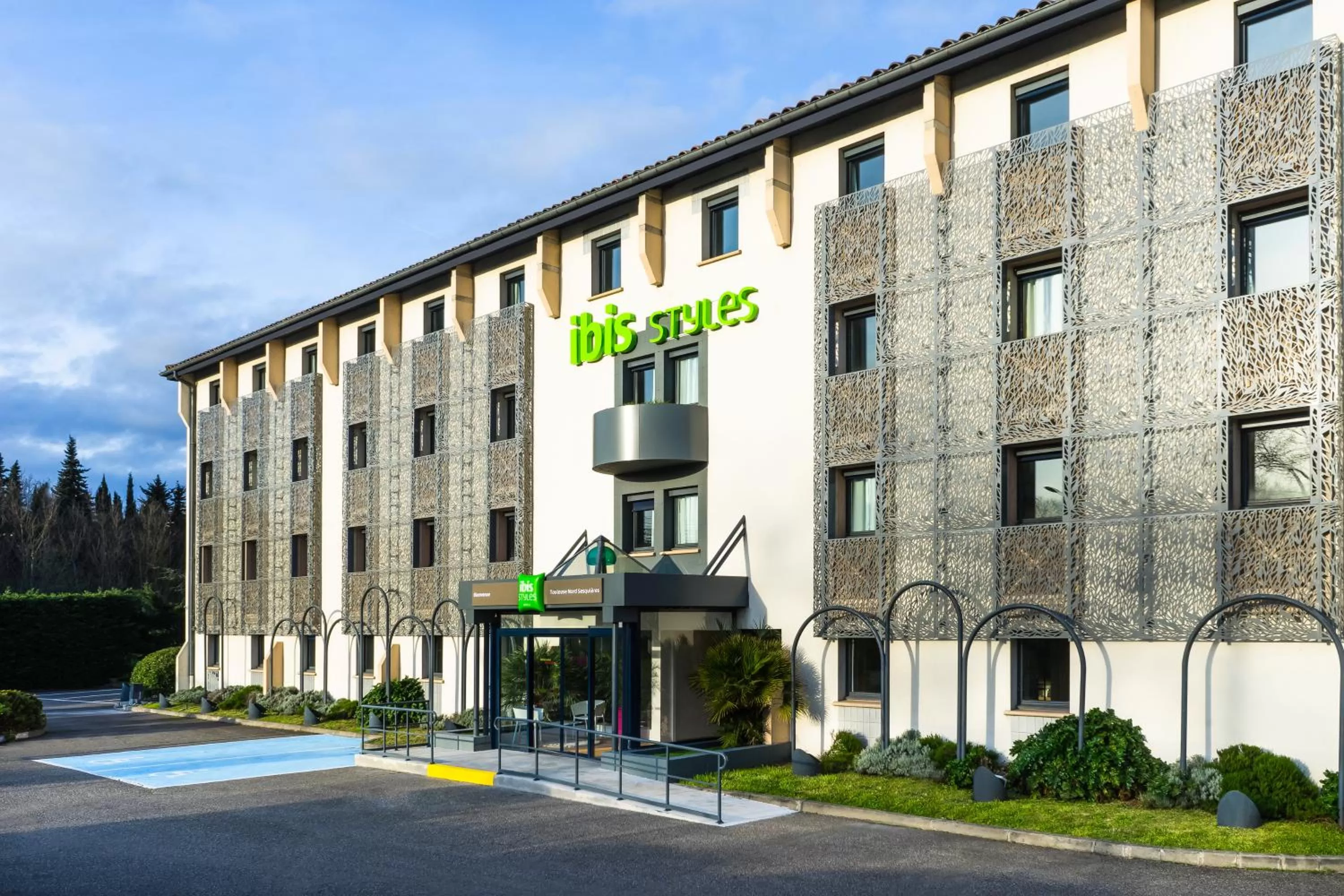 Facade/entrance in ibis Styles Toulouse Nord Sesquieres