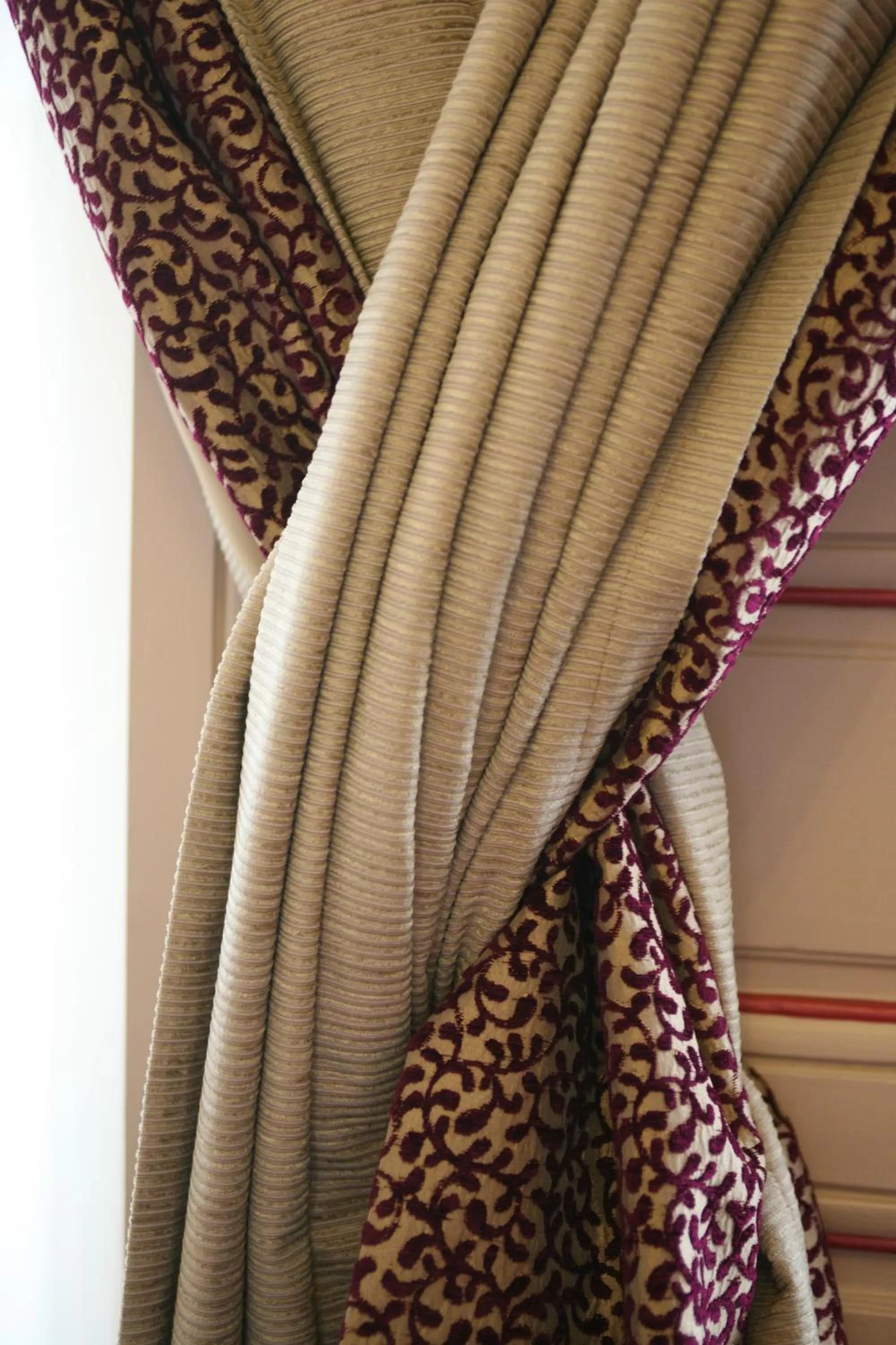 Decorative detail in Le Parvis