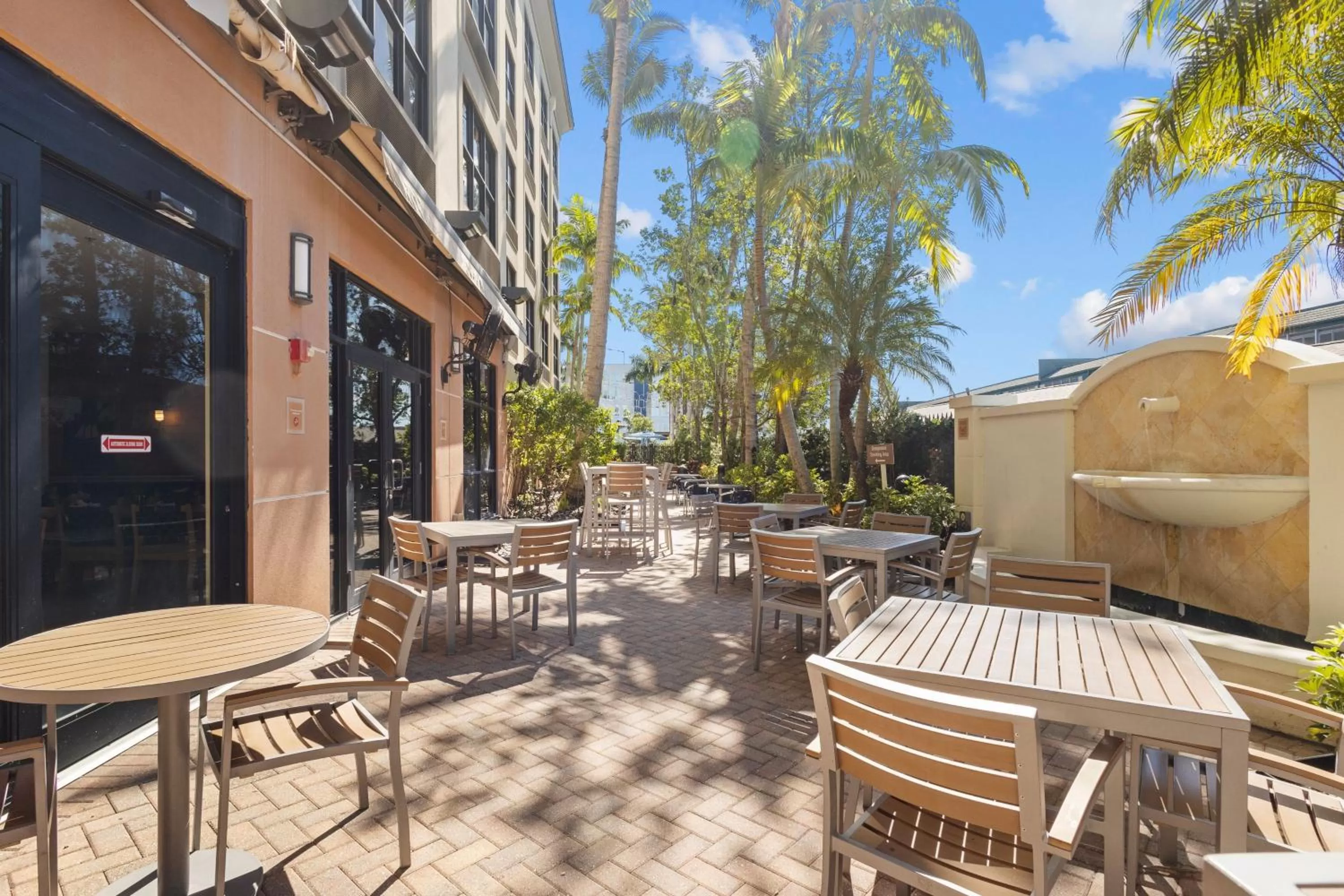 Restaurant/places to eat in Four Points by Sheraton Punta Gorda Harborside