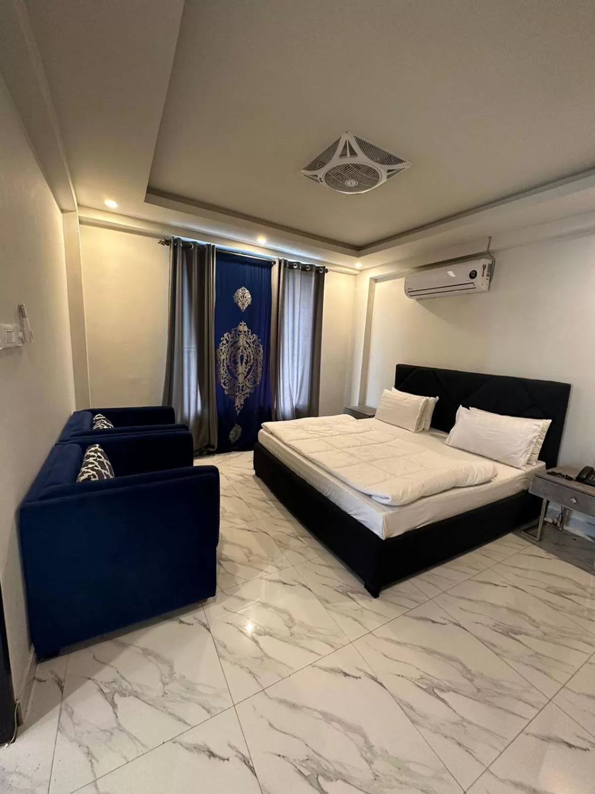 Bed in Hotel La Orilla Muzaffarabad