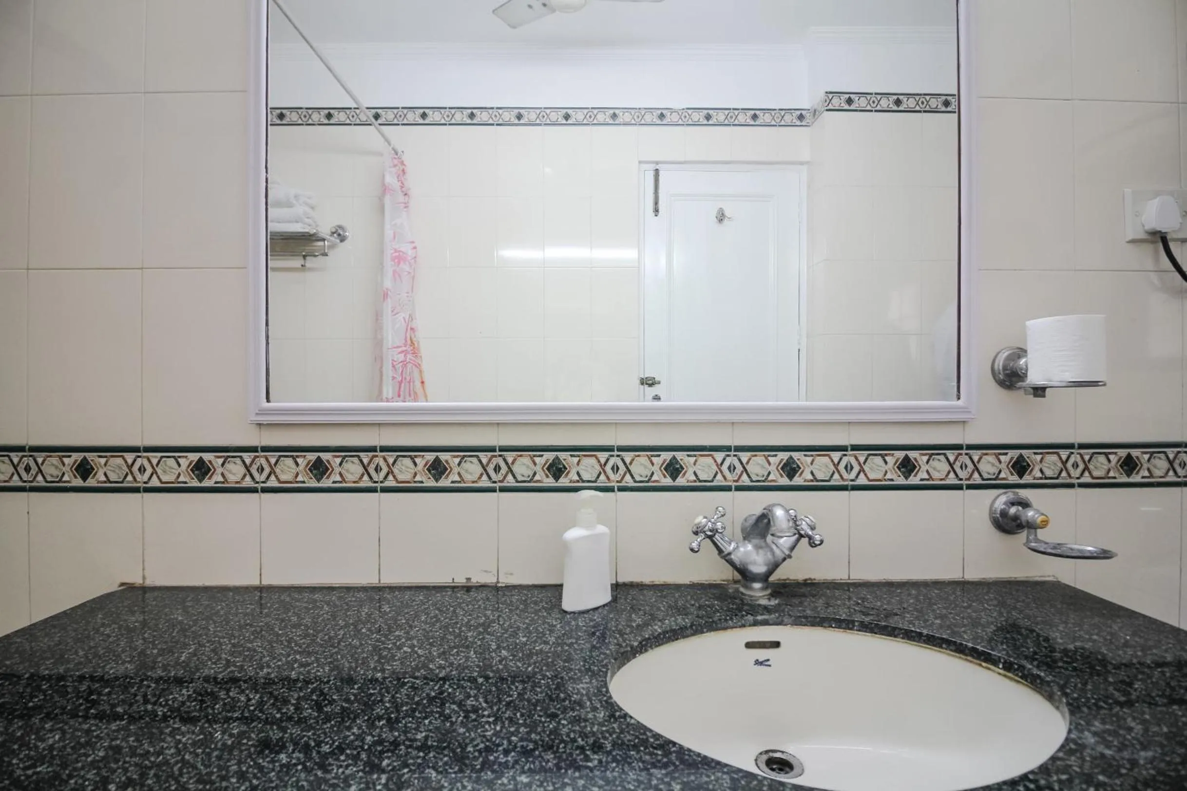 Bathroom in Under My Roof Green Park
