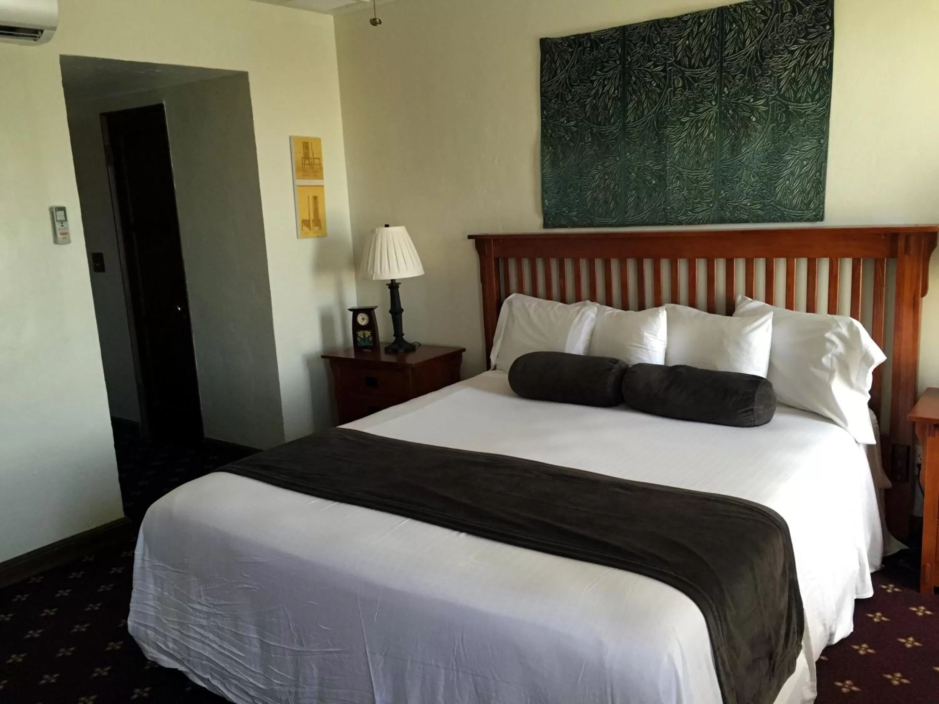 Bedroom, Bed in Boulder Dam Hotel