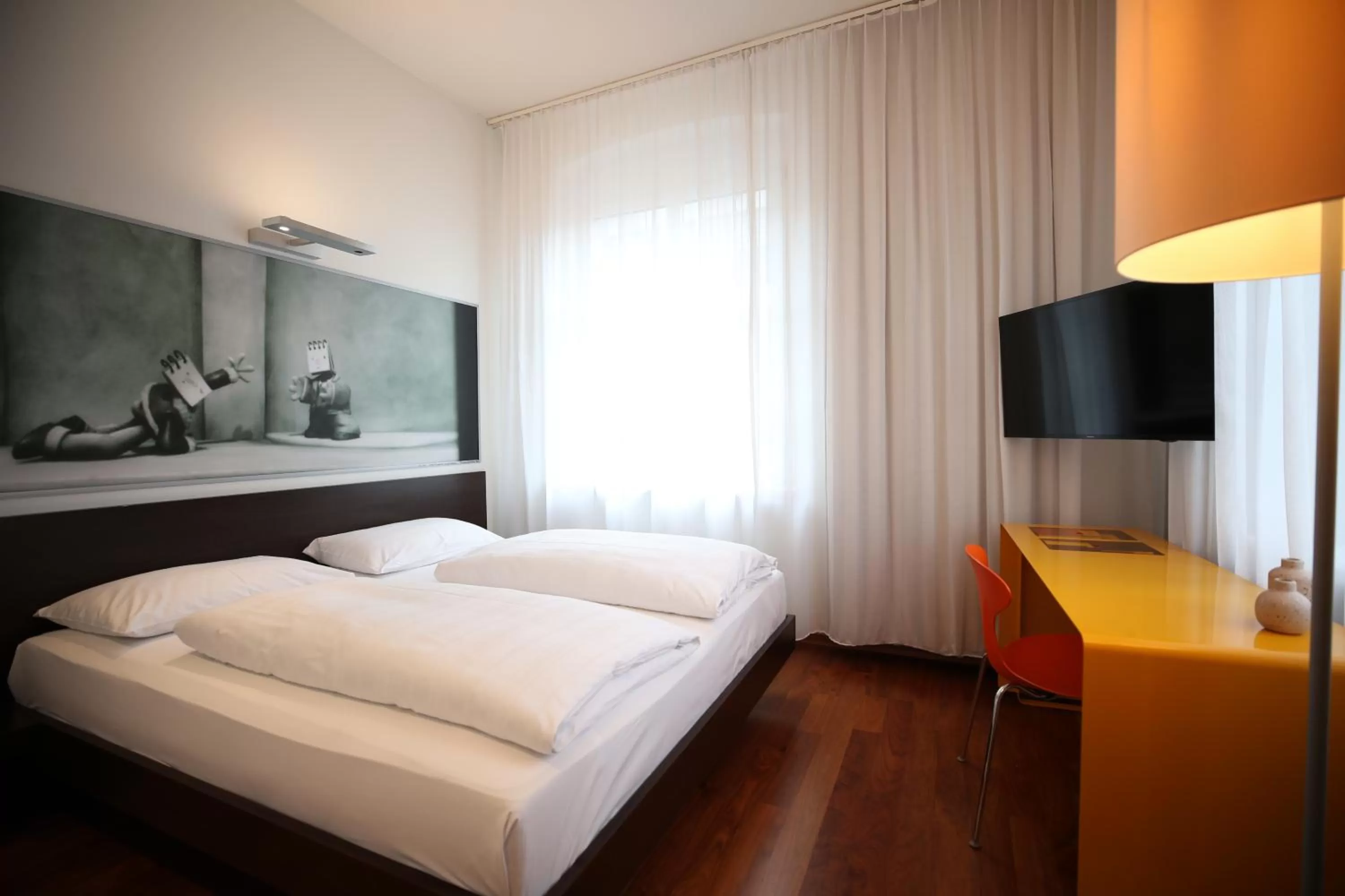 Photo of the whole room, Bed in arte Hotel Linz