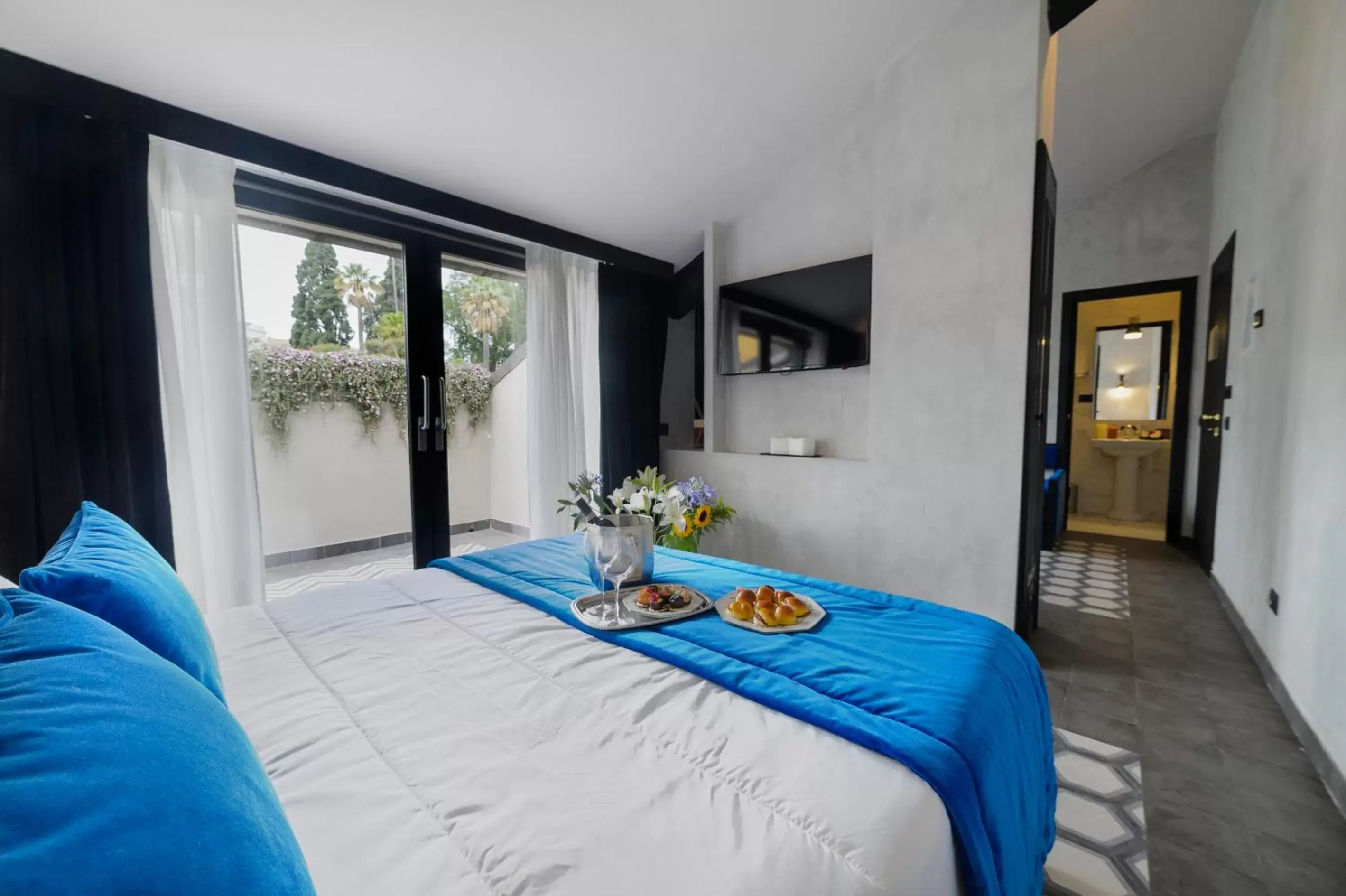 Junior Suite with City View in Roma Luxus Hotel Junior Suite with City View in Roma Luxus Hotel