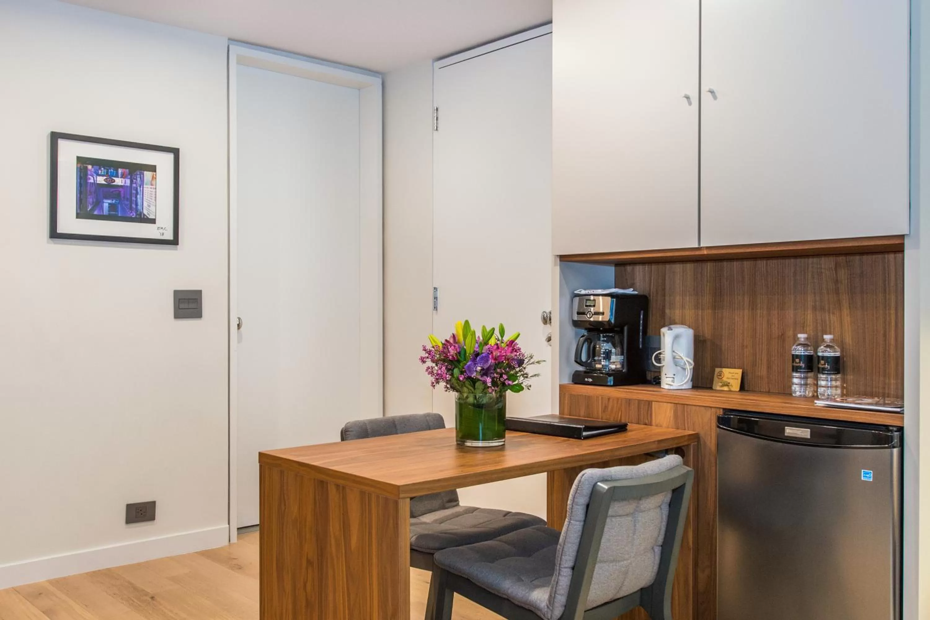 Coffee/tea facilities in Lombardy Hotel