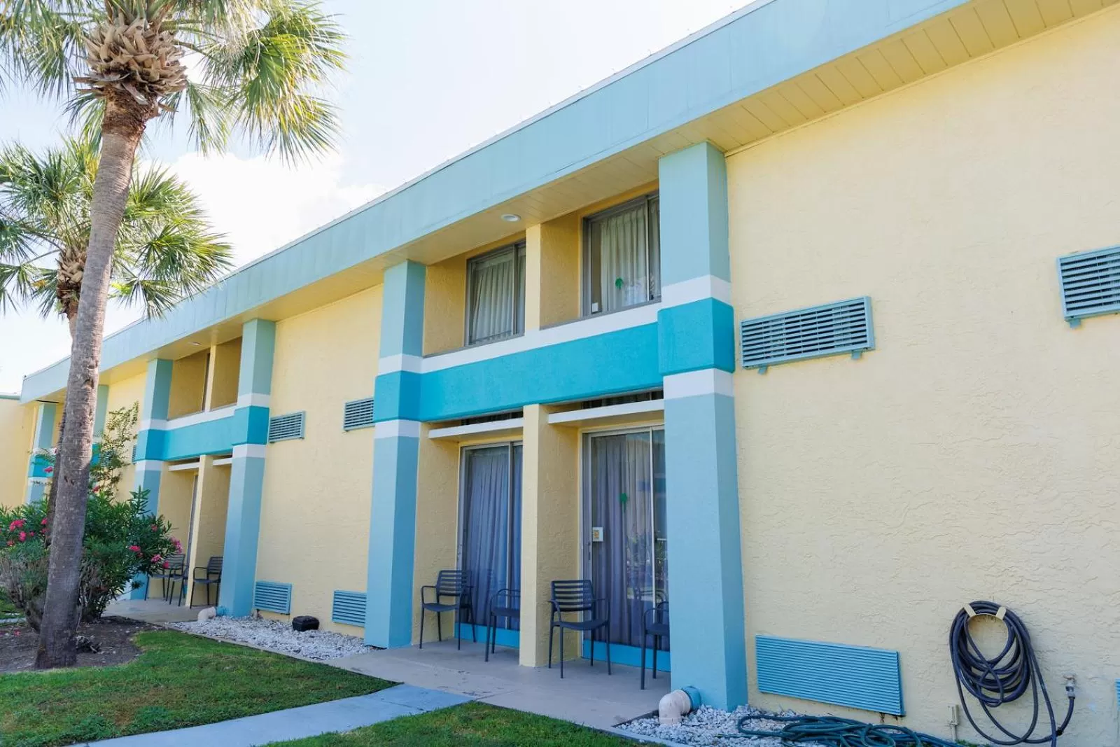 Property building in Garnet Inn & Suites, Orlando