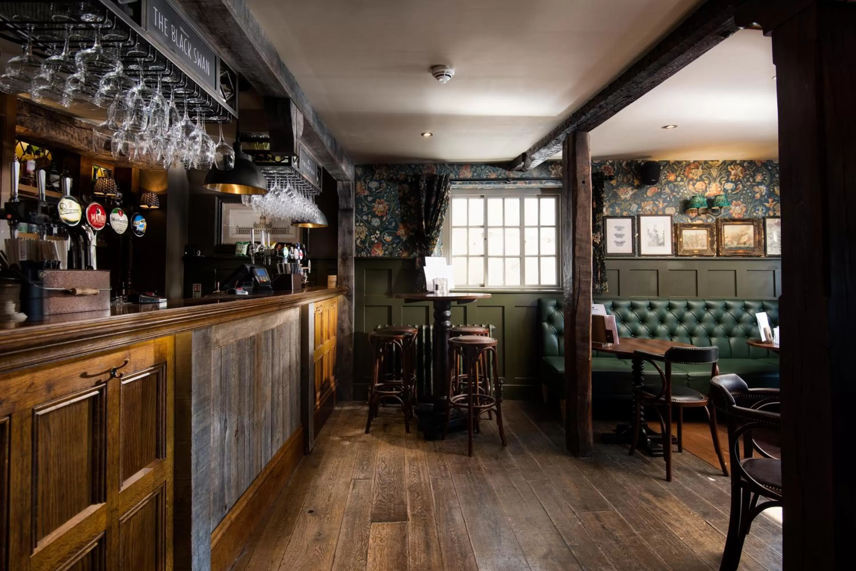 Lounge or bar in The Black Swan - The Inn Collection Group