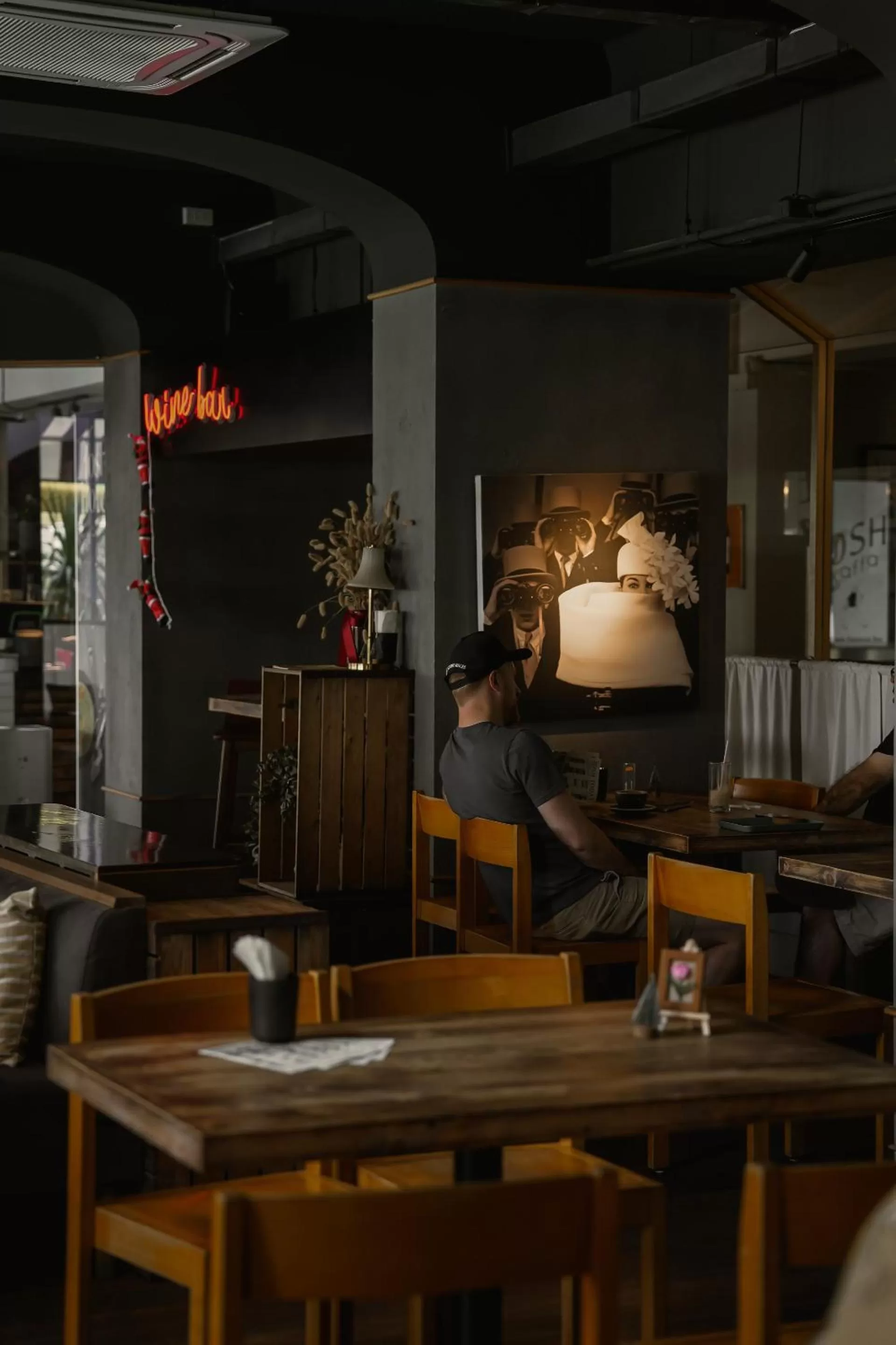 Restaurant/places to eat in Josh Hotel