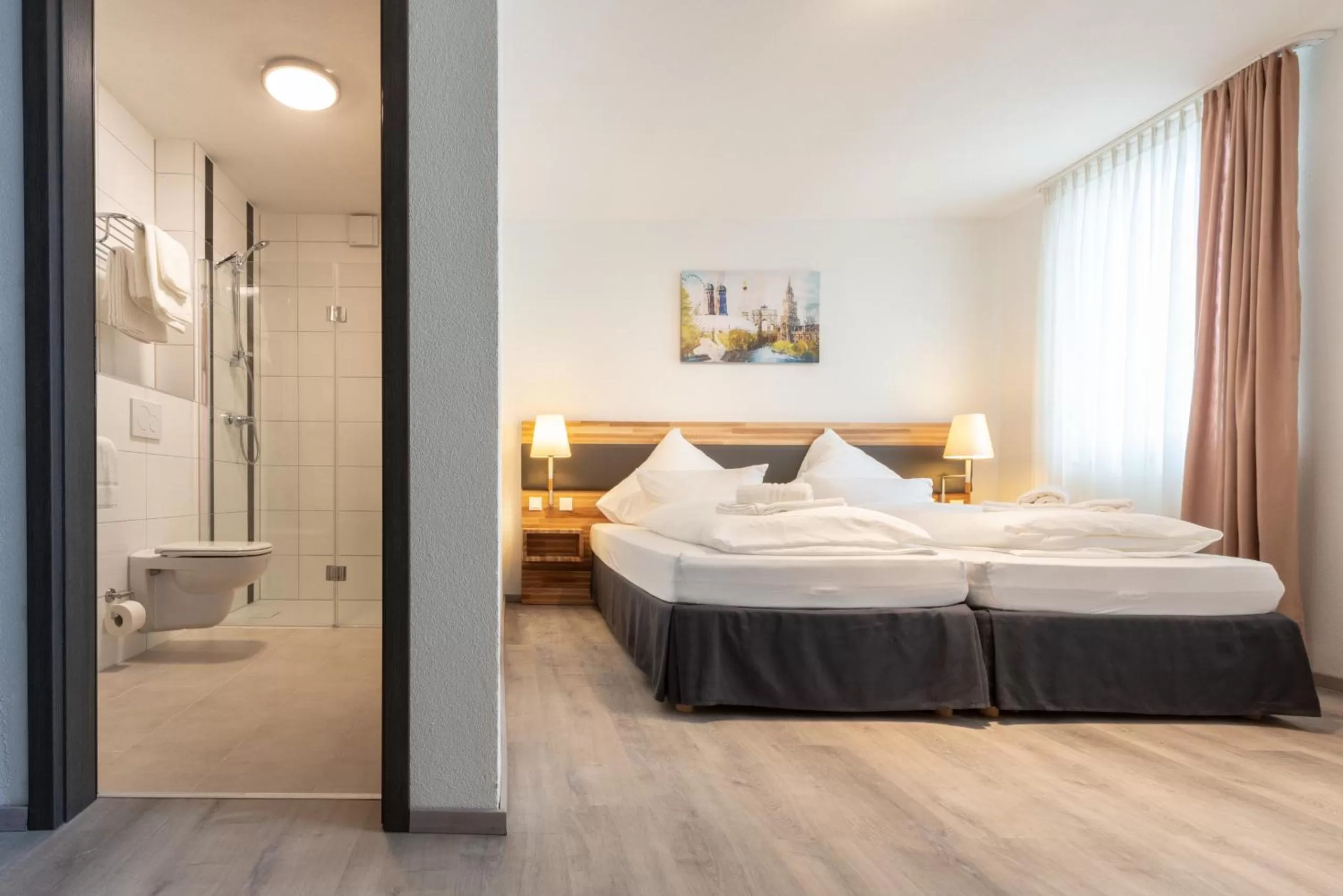 Bedroom, Bed in Hotel in Laisen