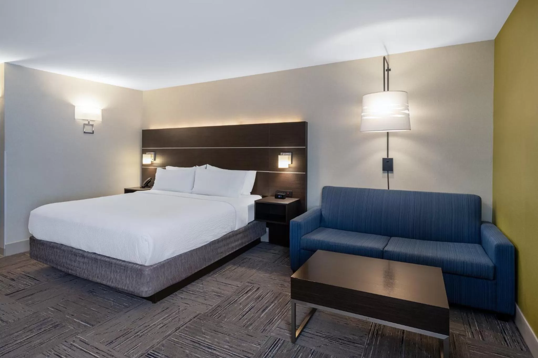 Photo of the whole room, Bed in Holiday Inn Express Corydon by IHG