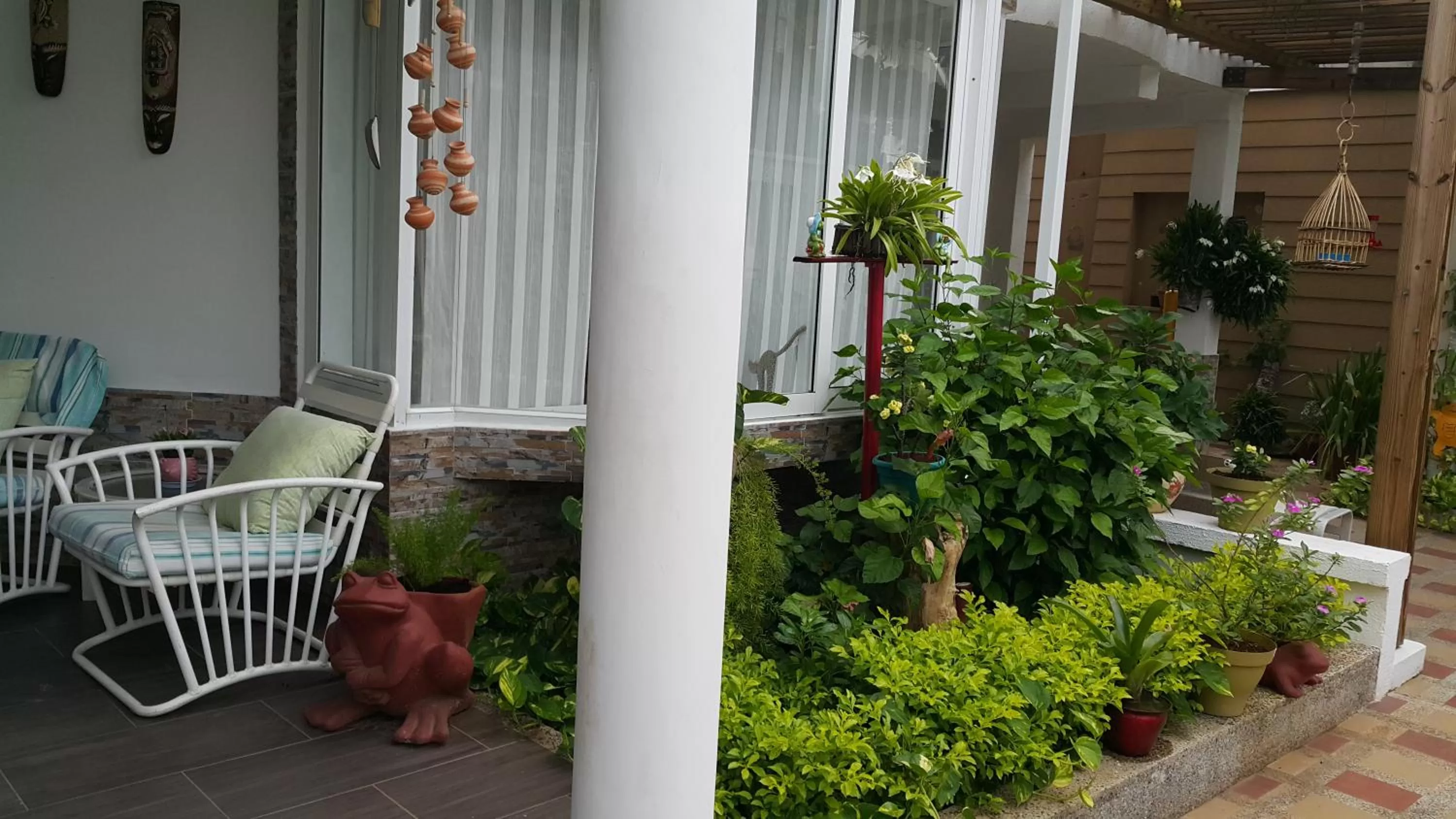 Facade/entrance, Patio/Outdoor Area in Hospedaje Solymar Sarie Bay