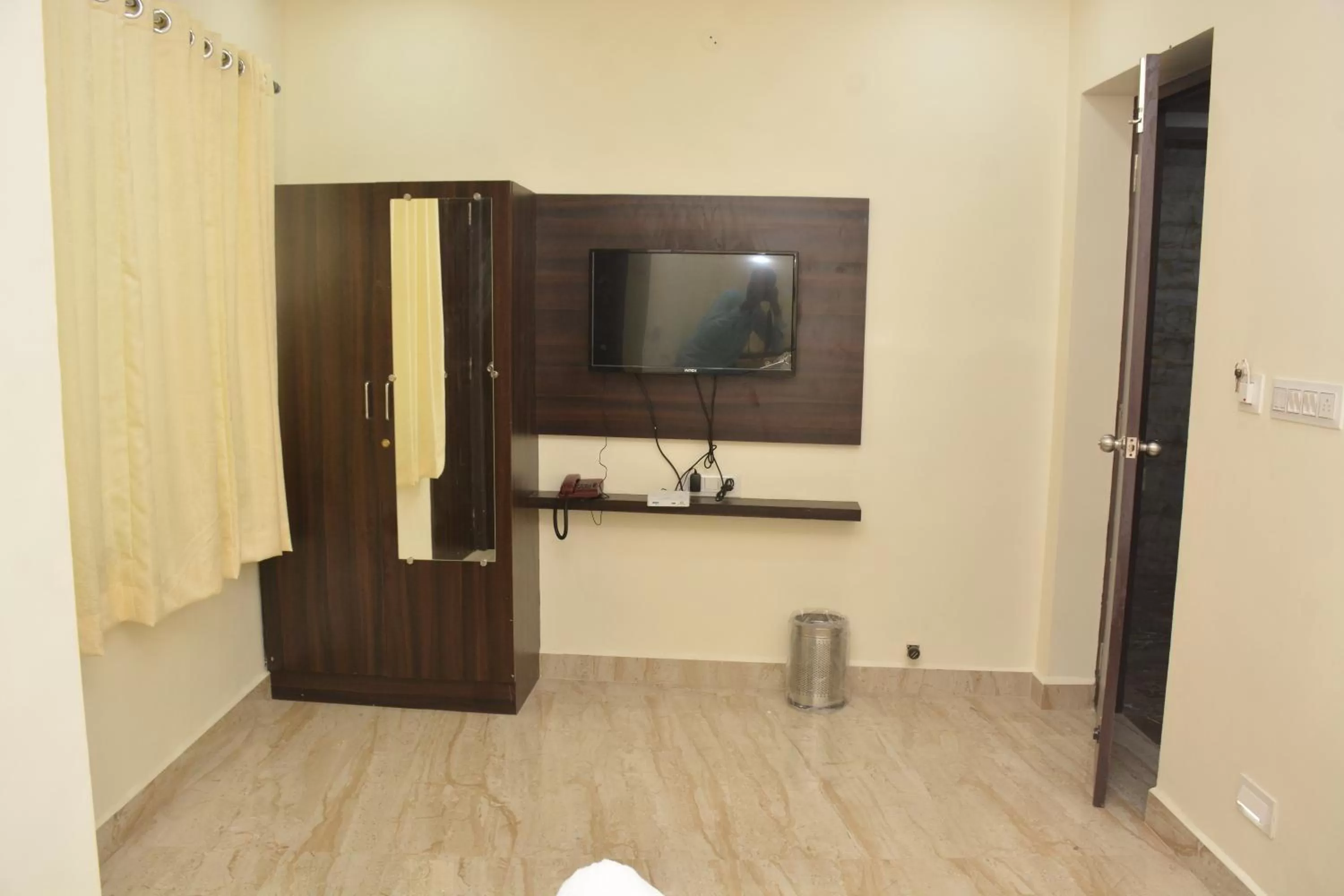 TV and multimedia in Arihanth Inn