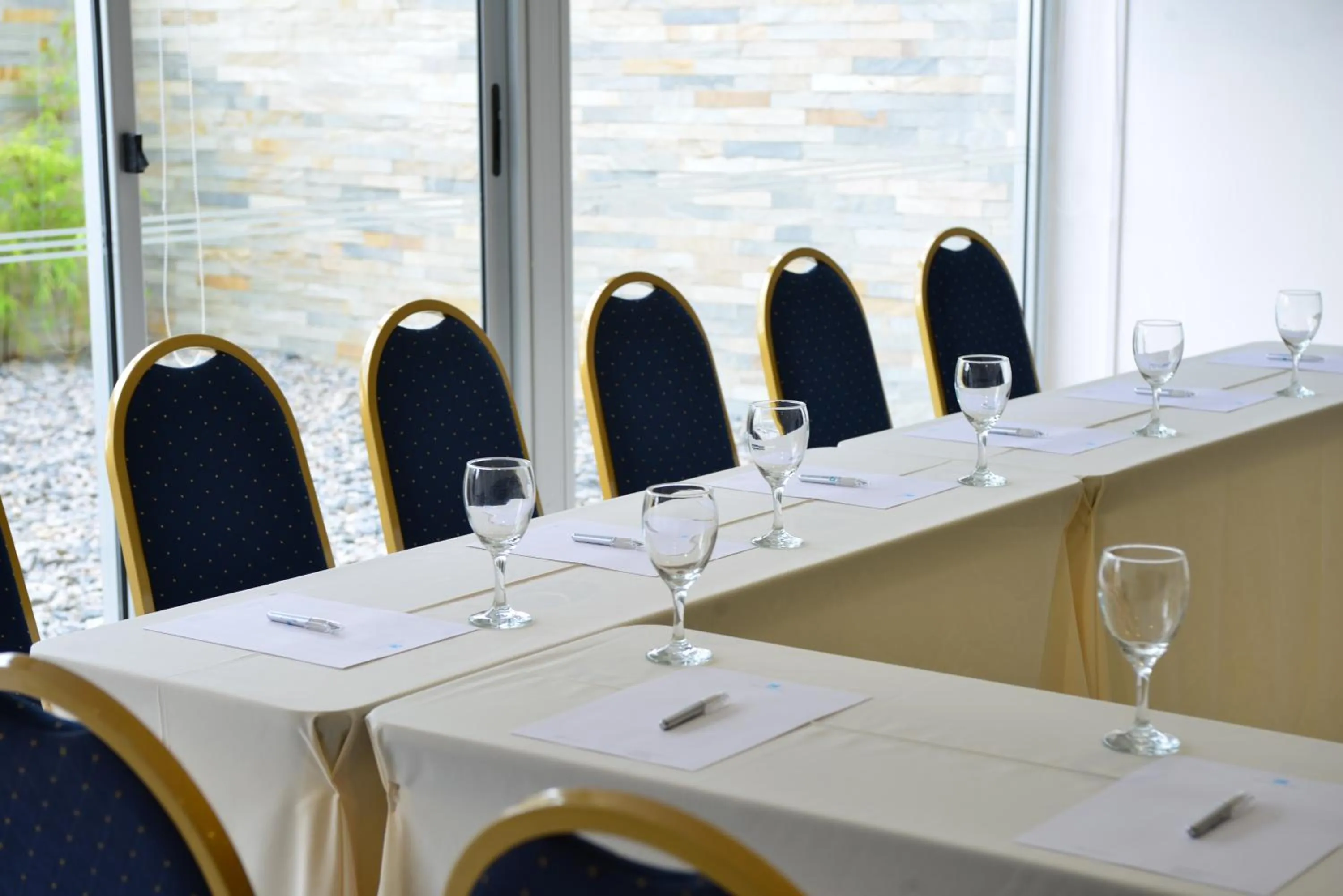 Meeting/conference room in Real Colonia Hotel & Suites