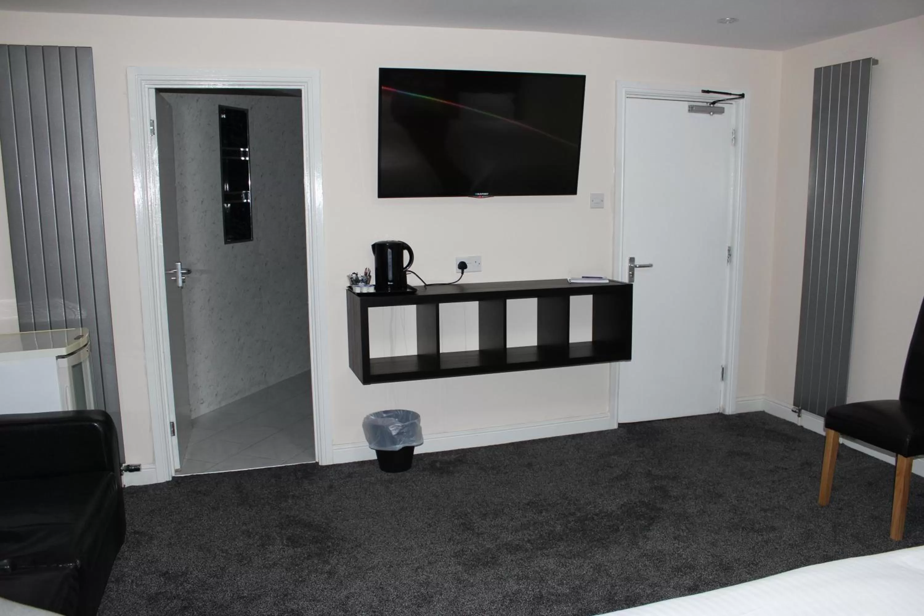 TV and multimedia, Bed in The Premier Lodge