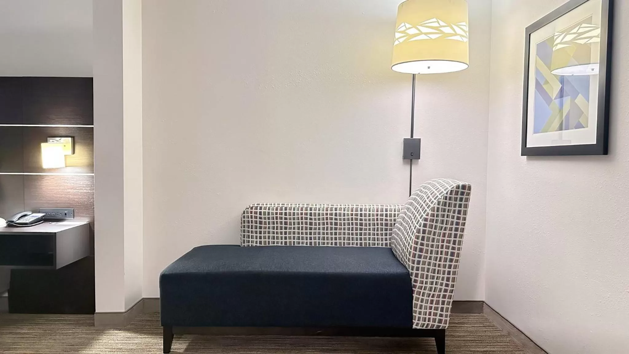 Bedroom, Bed in Holiday Inn Express & Suites - Prospect Heights by IHG