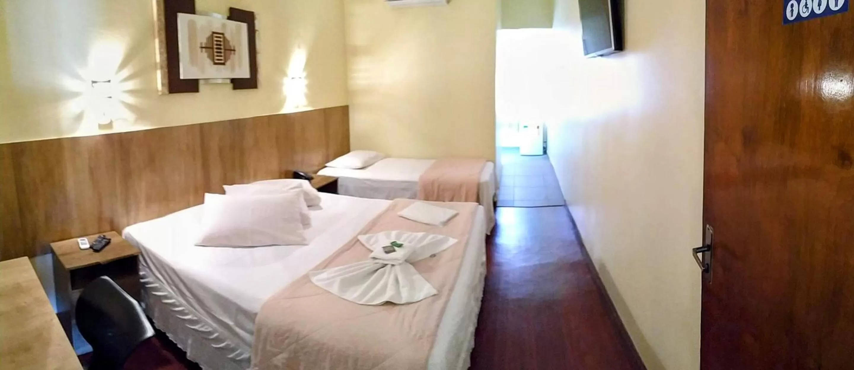 acessibility, Bed in Hotel Garfo de Ouro