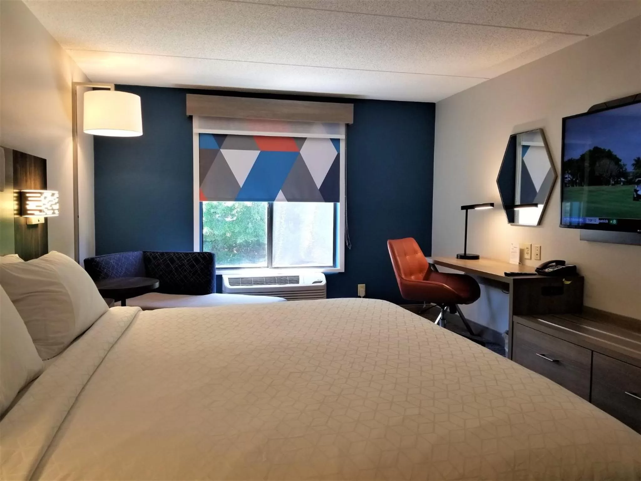 Photo of the whole room, Bed in Holiday Inn Express Apex - Raleigh by IHG