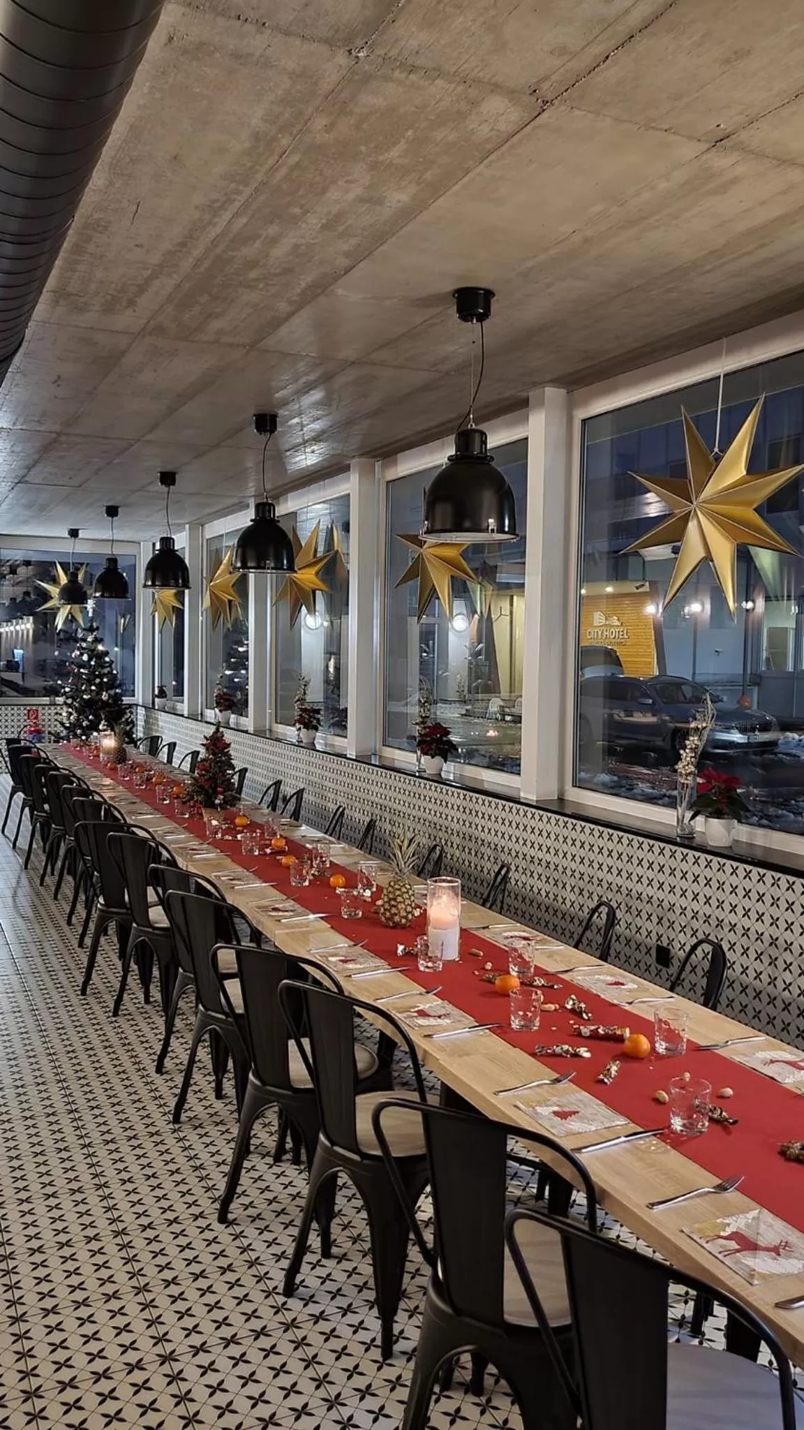 Restaurant/places to eat in City Hotel B&B, reception 24 7, 800m od-from R1, free parking