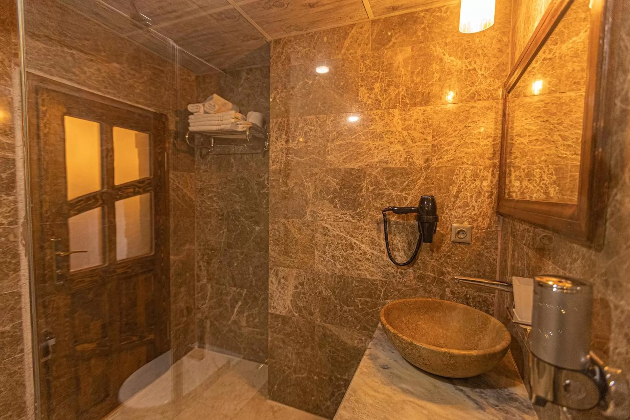 Bathroom in Taskonak Hotel