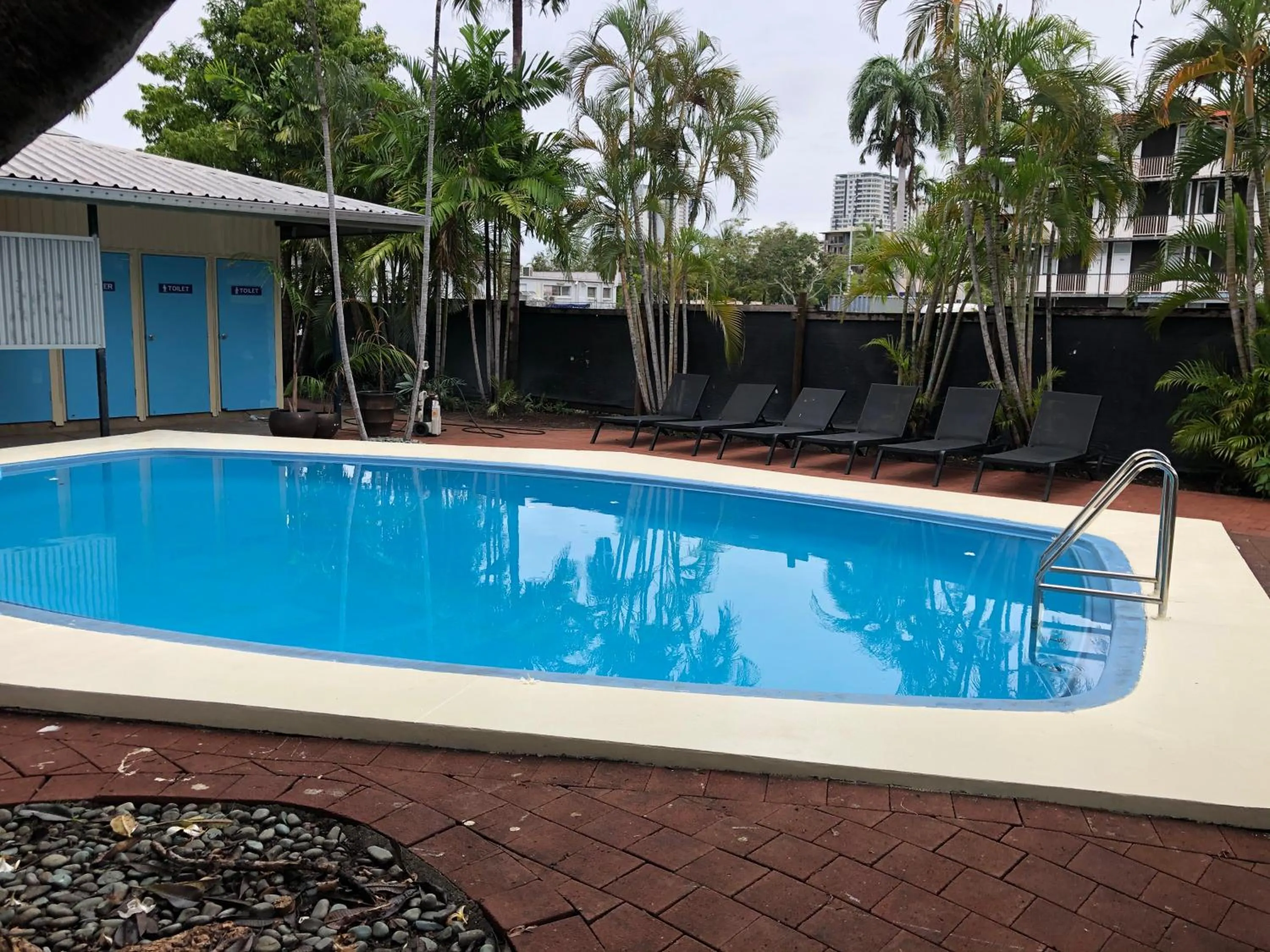 Swimming pool in Darwin Hostel