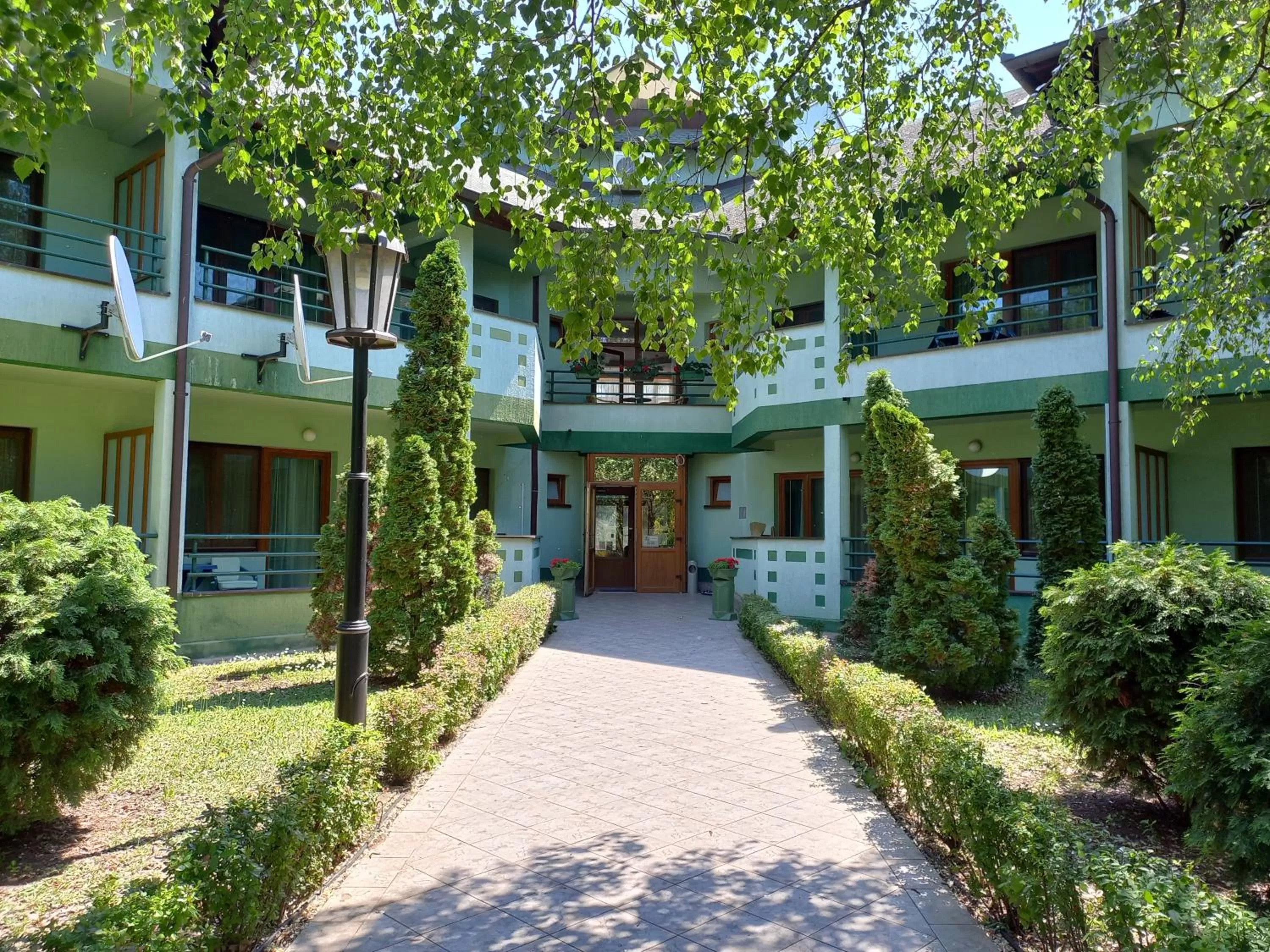 Property Building in Garni Hotel Lupus