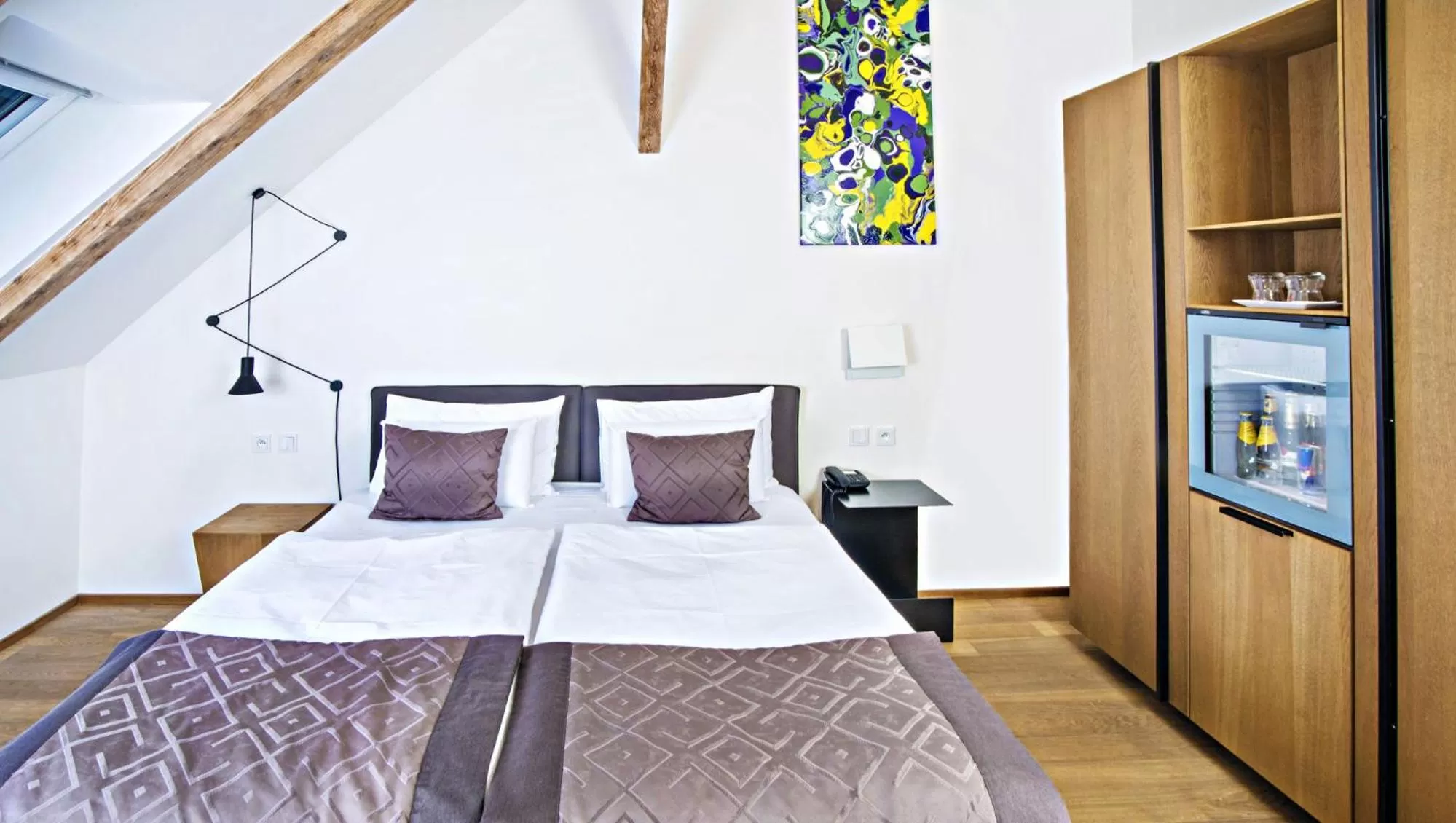 Bedroom, Bed in Hotel Golden Crown