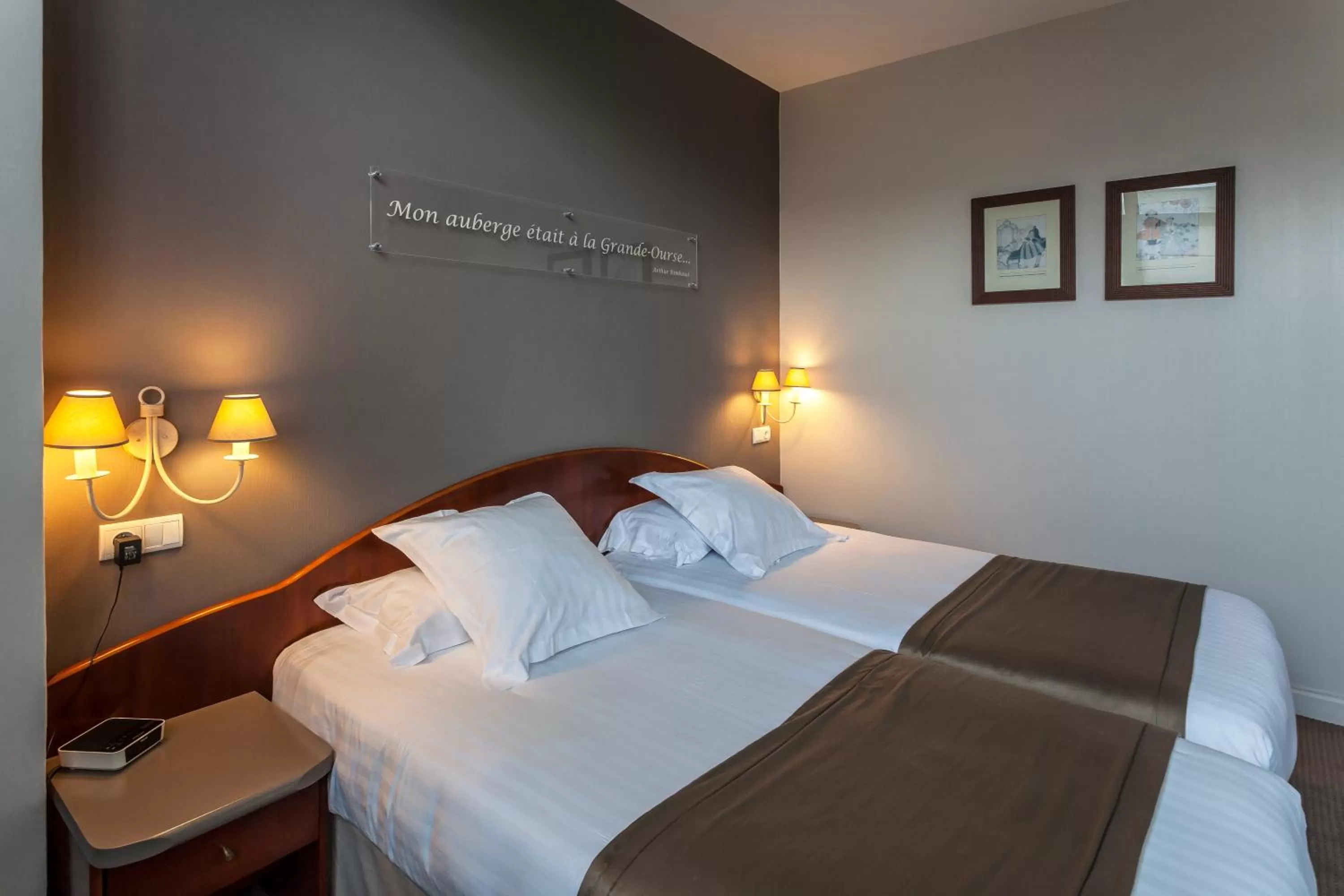 Bedroom, Bed in Best Western Hôtel Hermitage