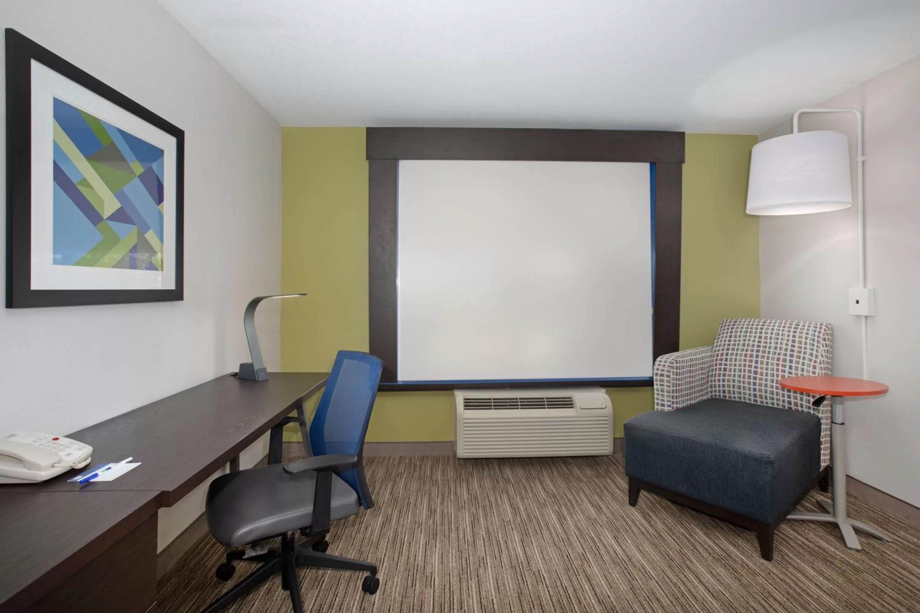 Bedroom in Holiday Inn Express Hotel & Suites Longmont by IHG