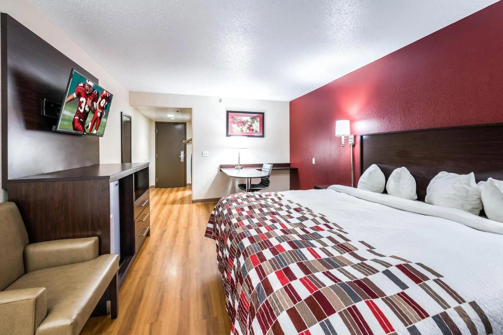 Bedroom in Red Roof Inn Palatine