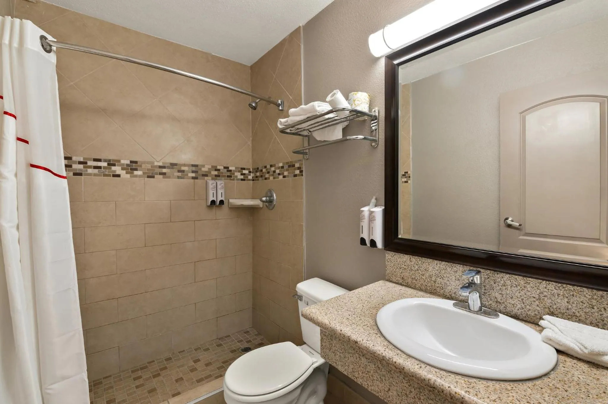 Bathroom in Red Roof Inn Los Angeles - Bellflower