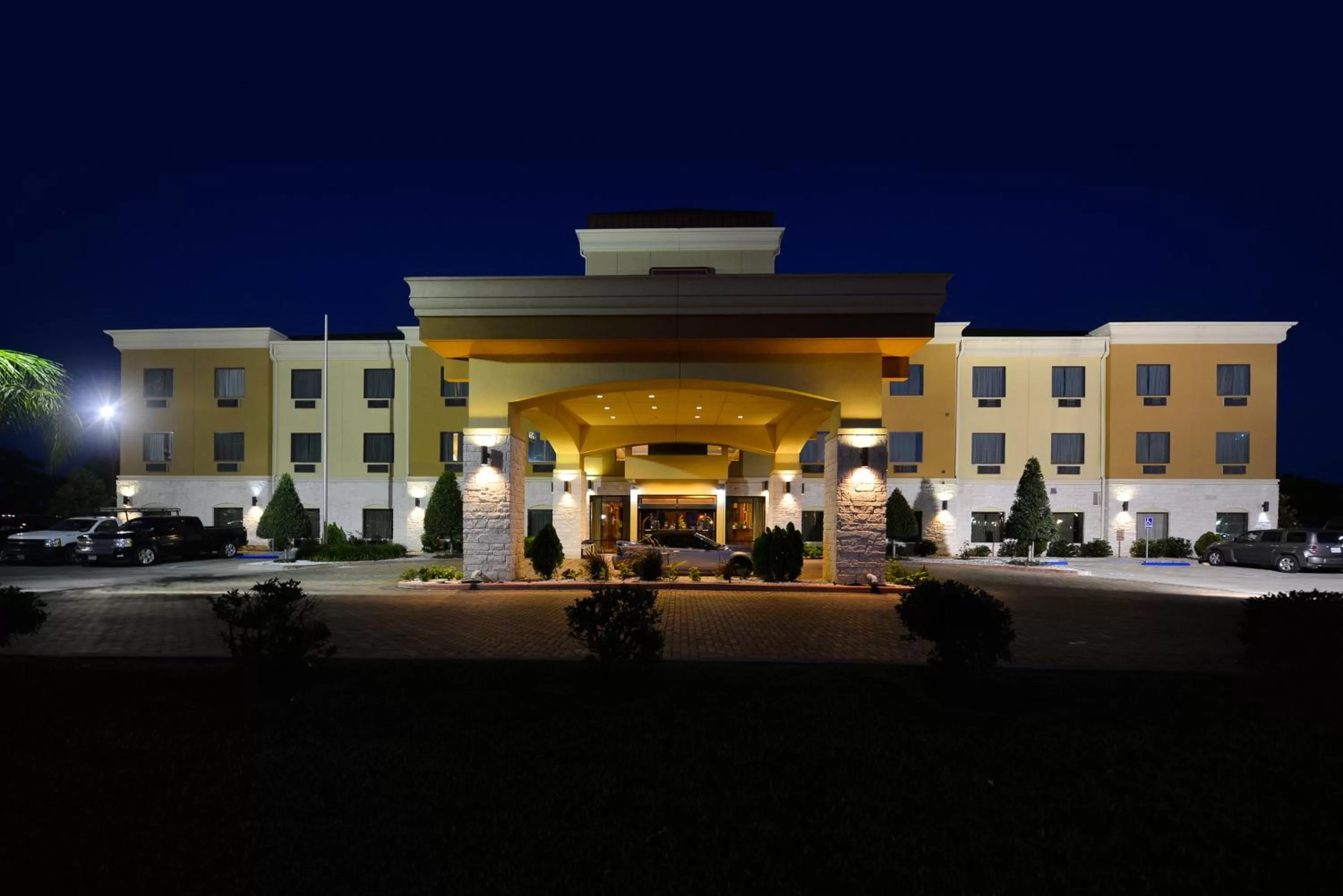 Facade/entrance in Comfort Suites Bay City East