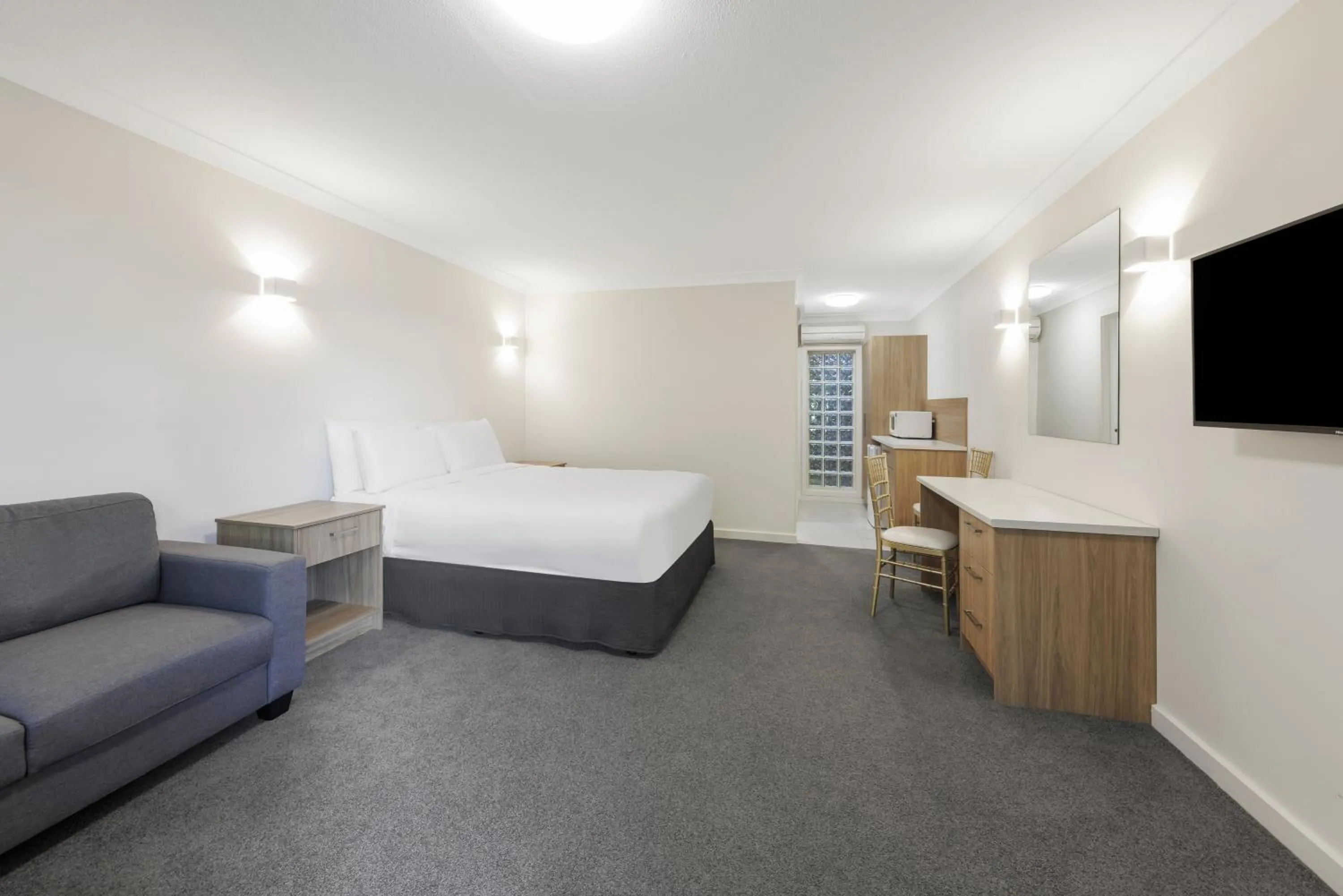 Bed in Elizabethan Lodge