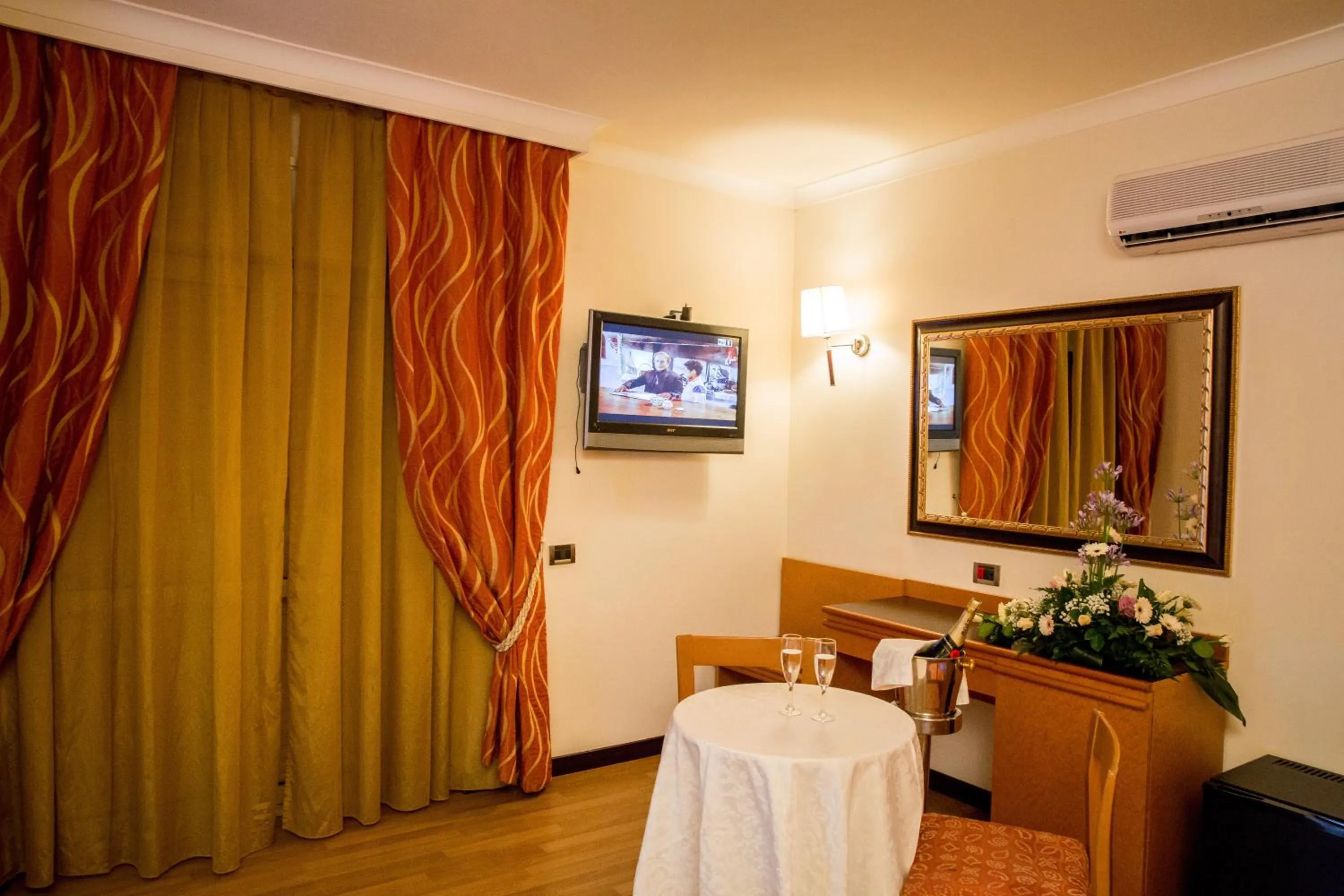 Photo of the whole room in Hotel Ares