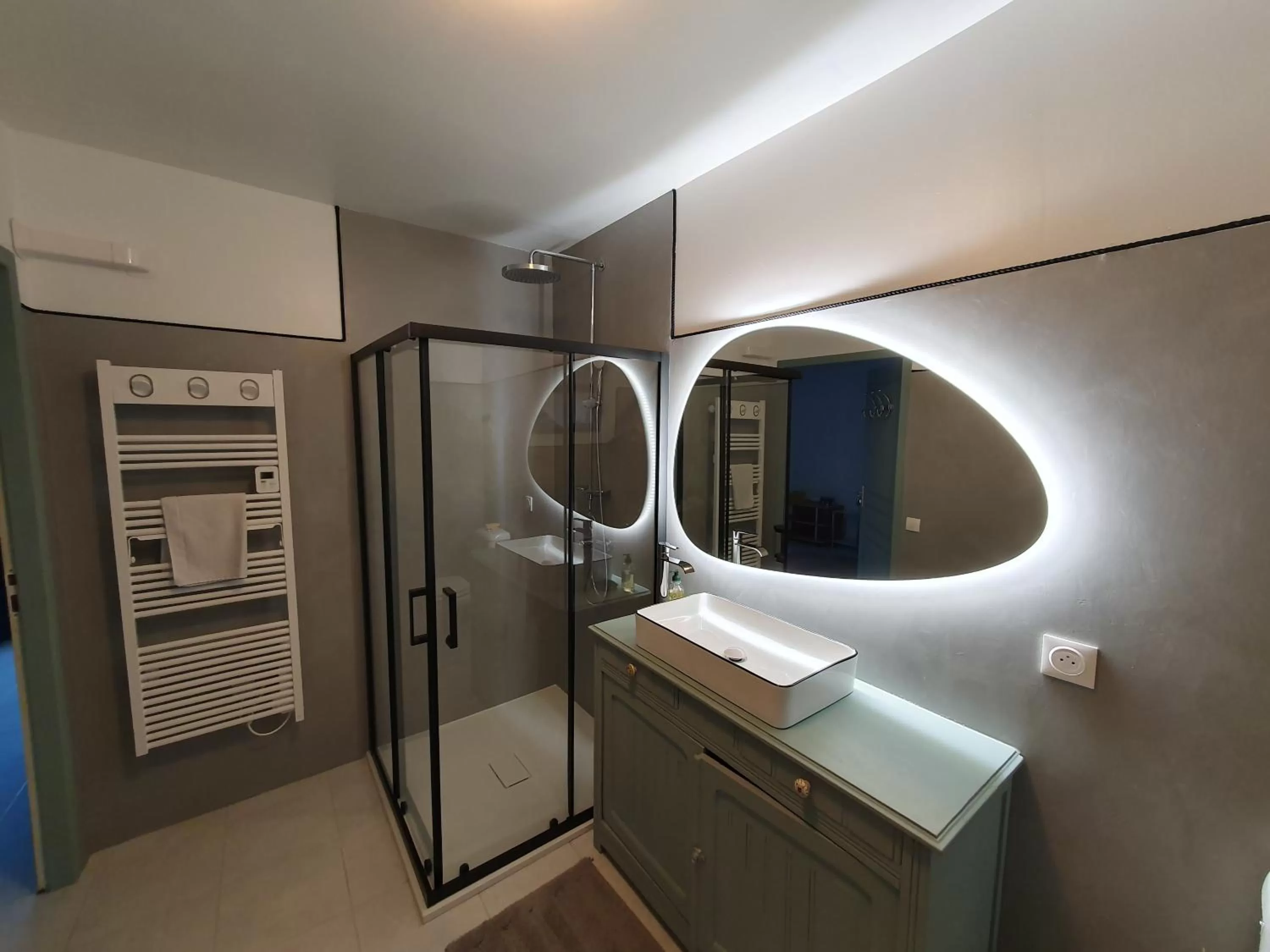 Shower in H de Surgères