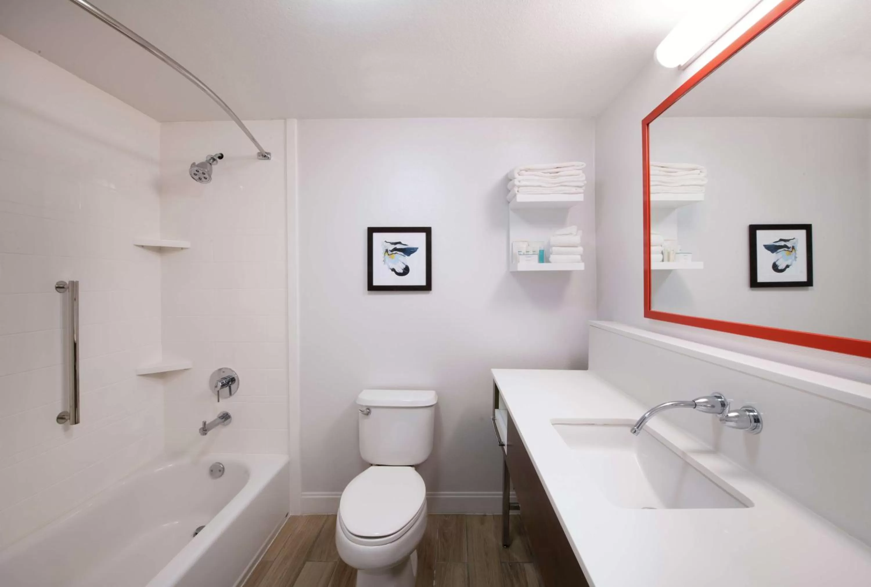 Bathroom in Hampton Inn Phoenix Airport North