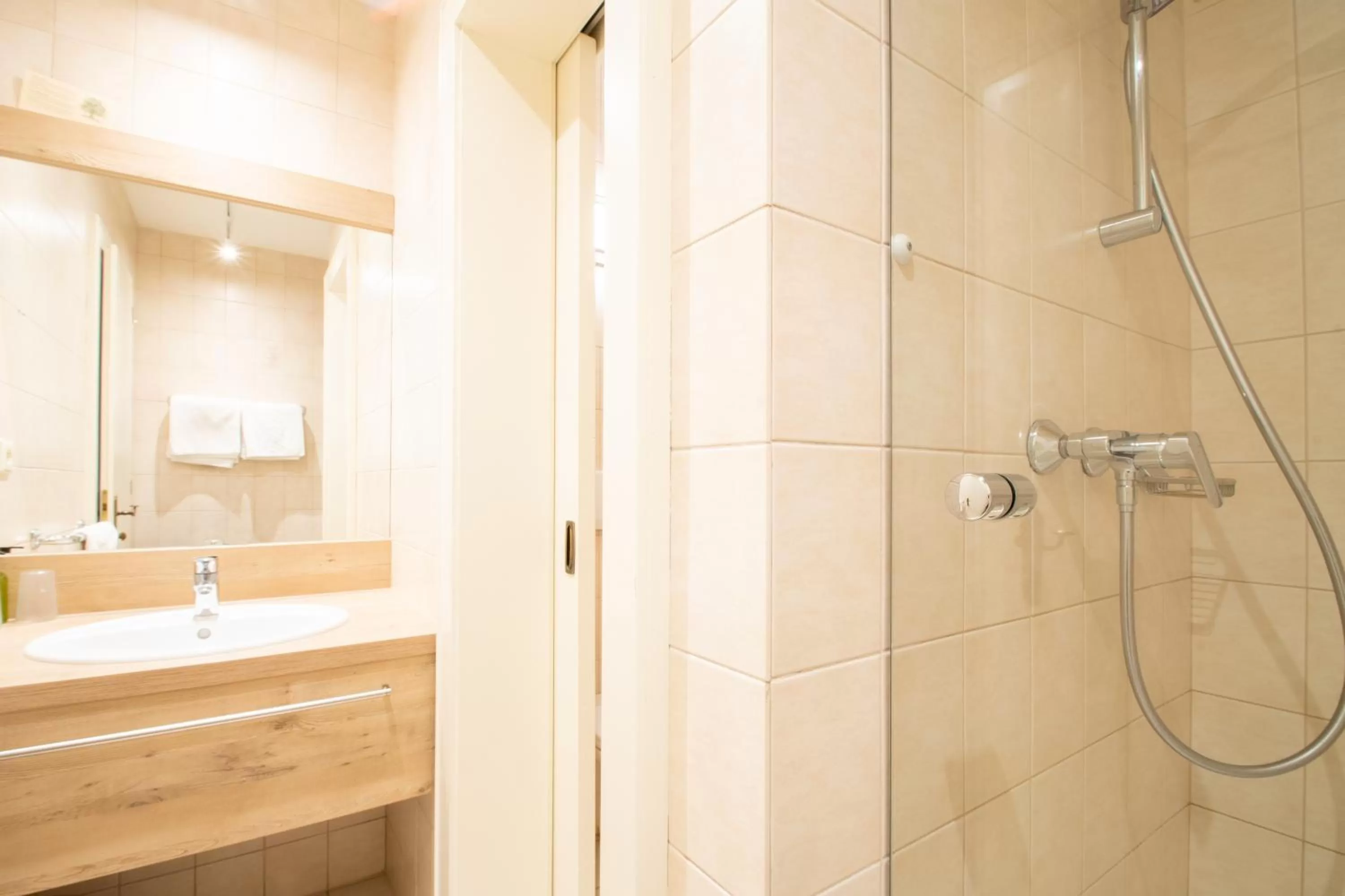 Bathroom in dasKAISER - Dein Gartenhotel in Tirol