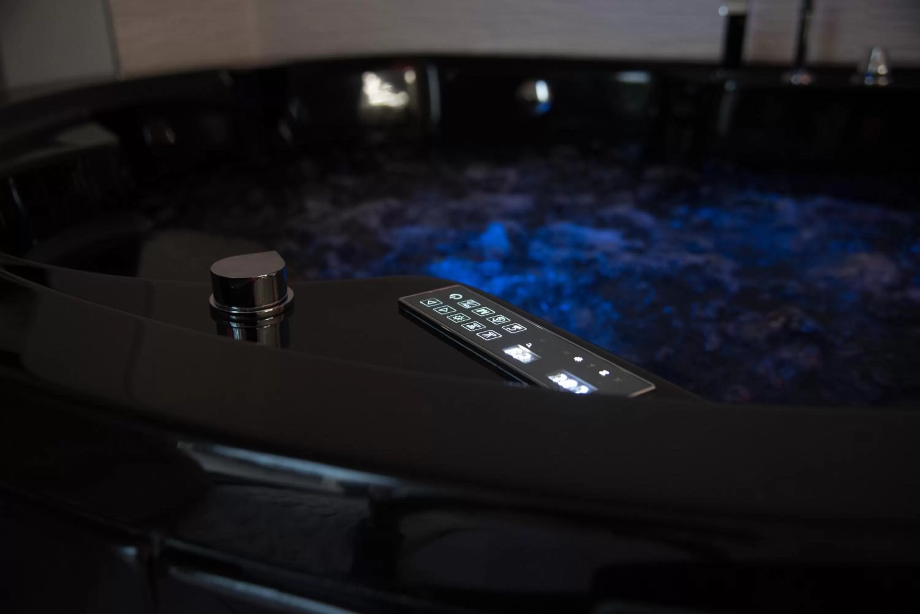 Hot Tub in Pandora Luxury Suite