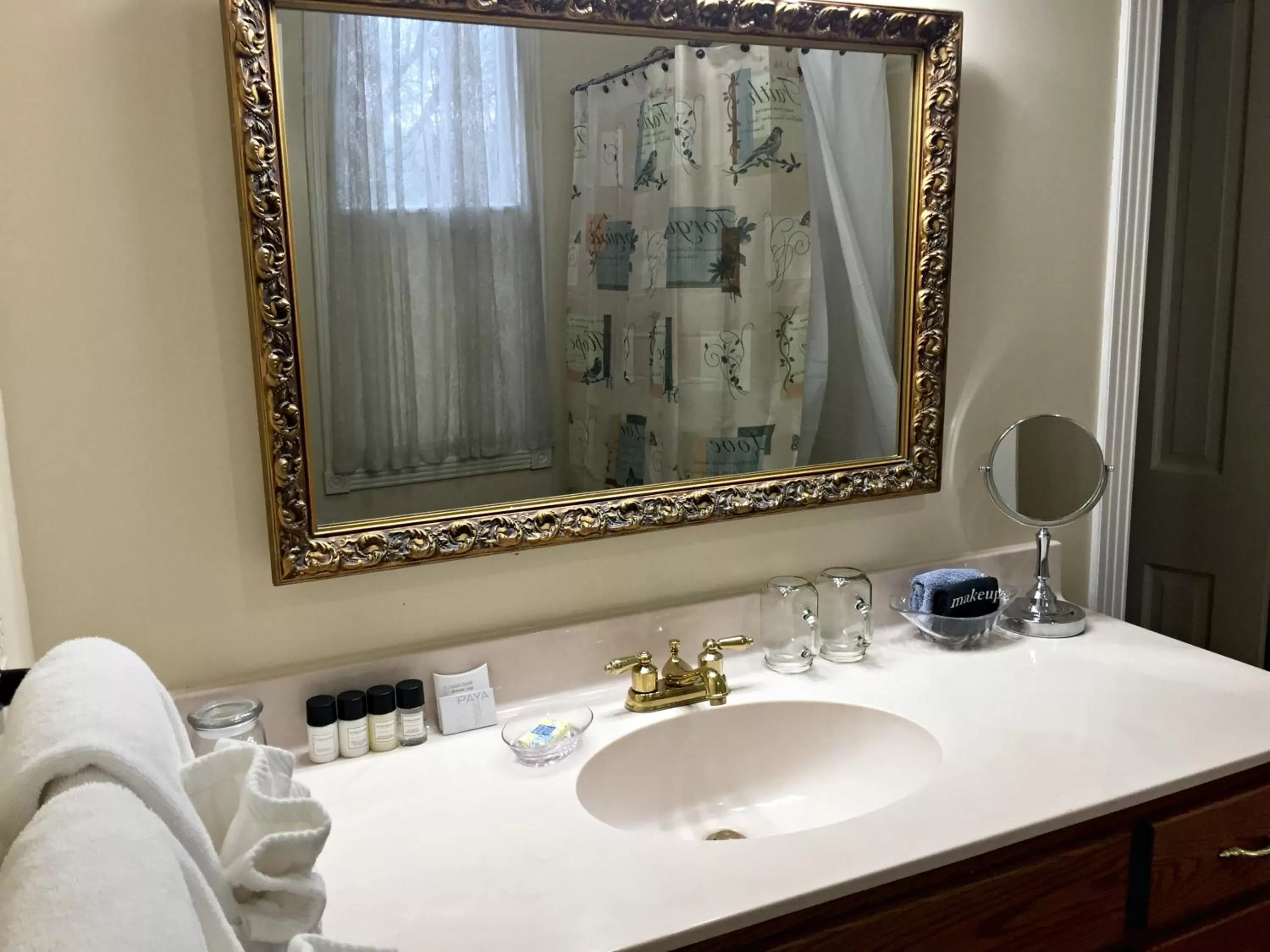 Bathroom in White Oak Manor Bed and Breakfast