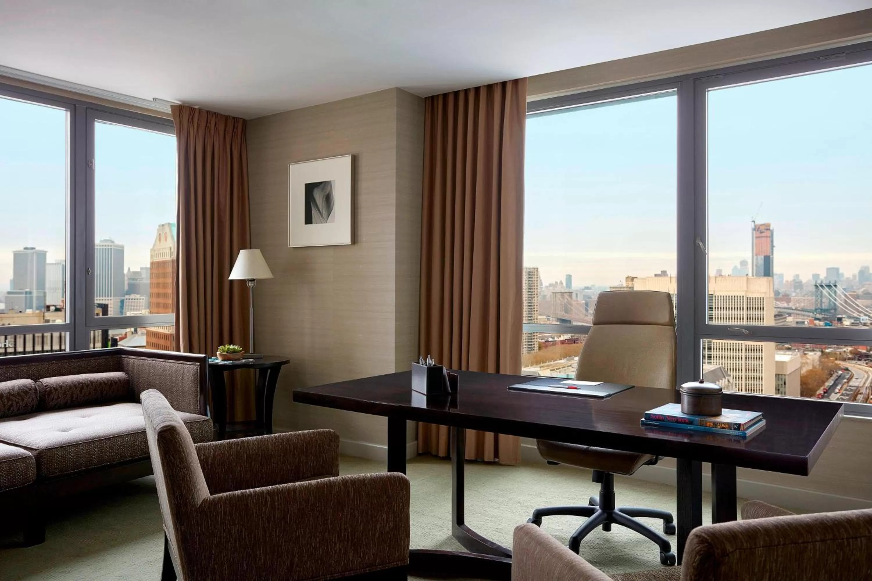 Bedroom in New York Marriott at the Brooklyn Bridge