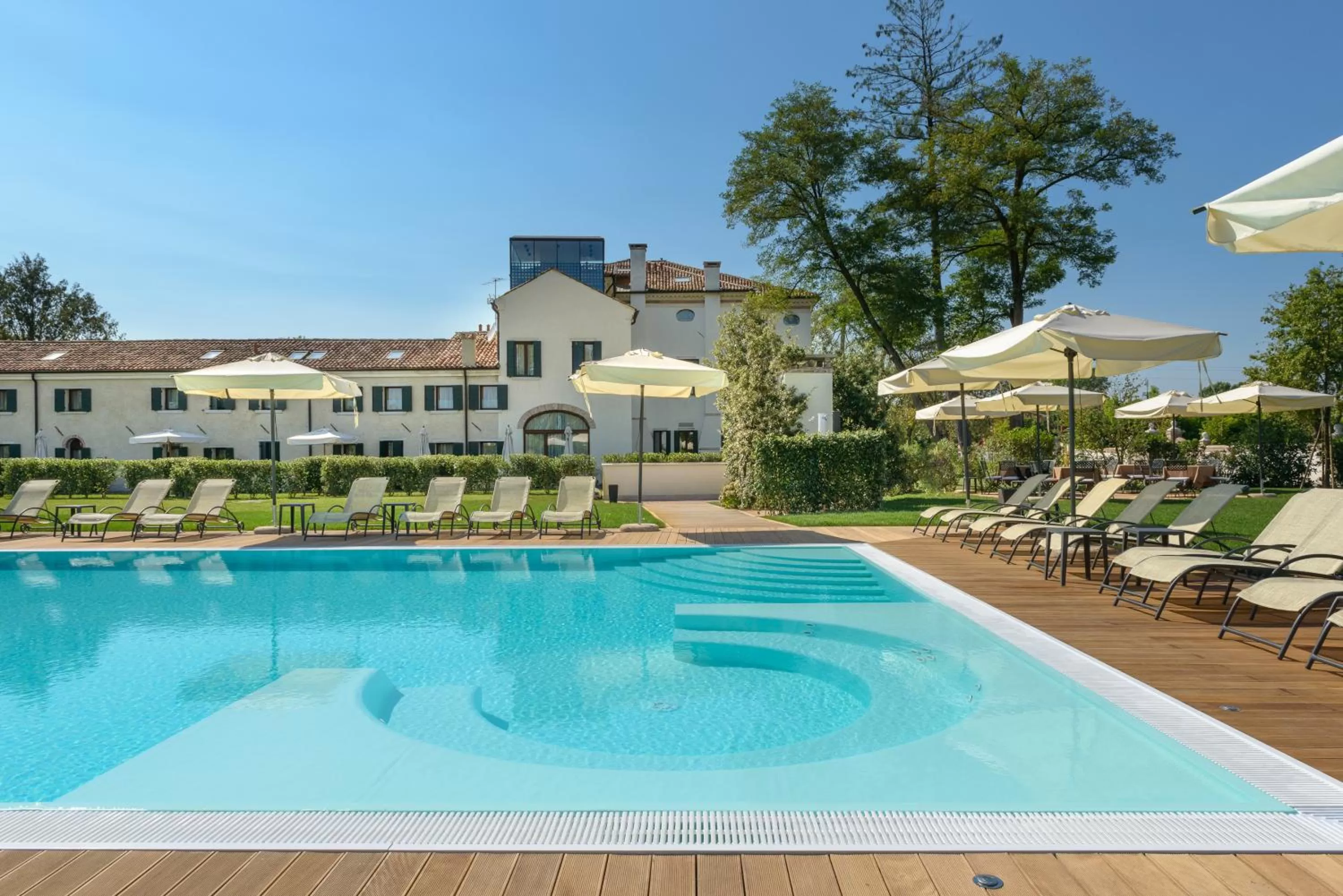 Swimming pool in Hotel Villa Barbarich Venice Mestre