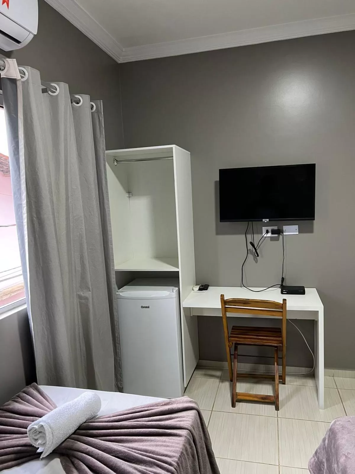 TV/Entertainment Center in Pousada Praia Bela