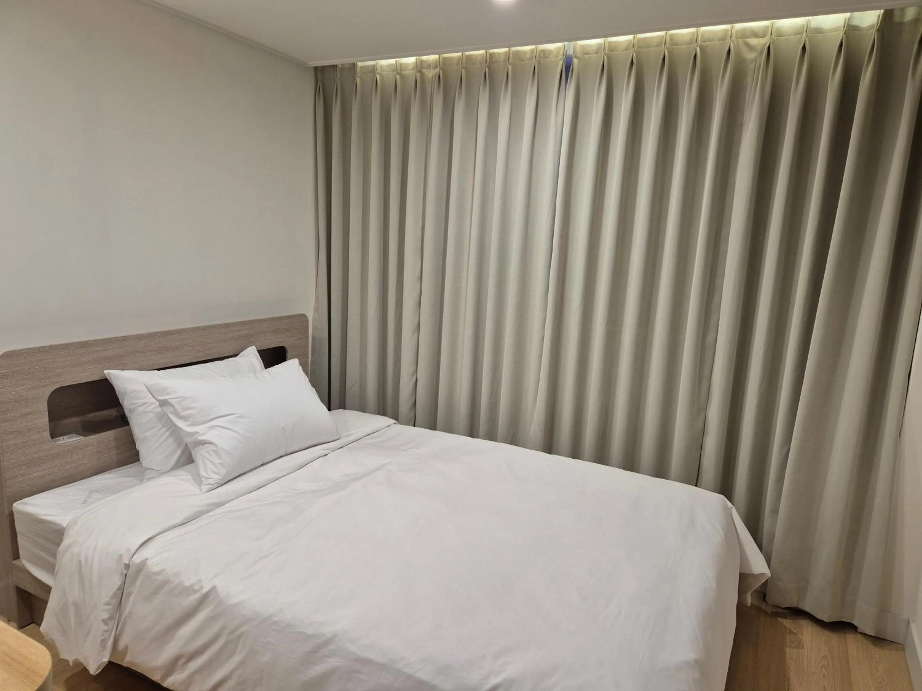 Property building, Bed in Gwang Jang Hotel
