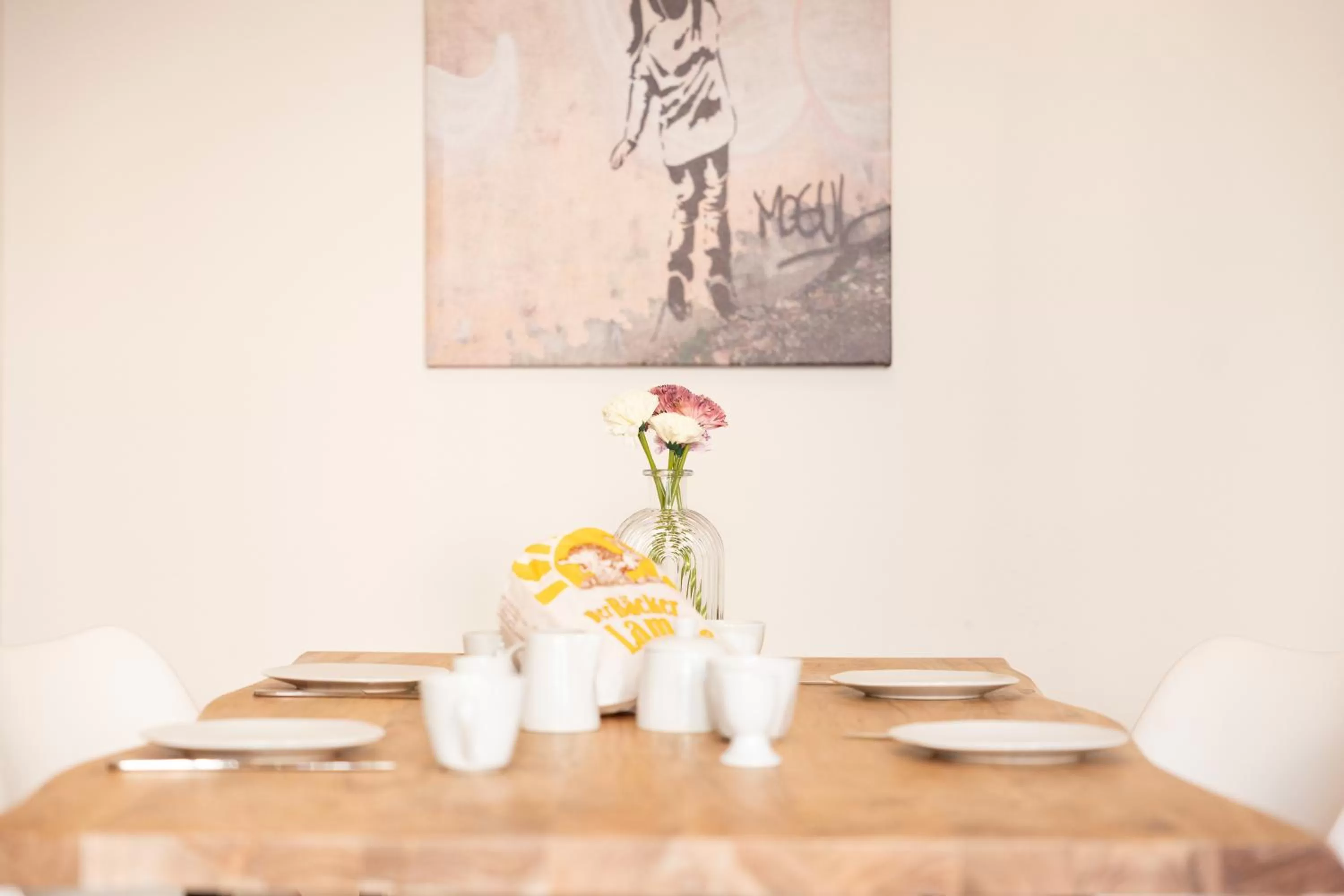 Dining area, Restaurant/Places to Eat in Ko-Living Space an der Oper - Street Art Design Apartments