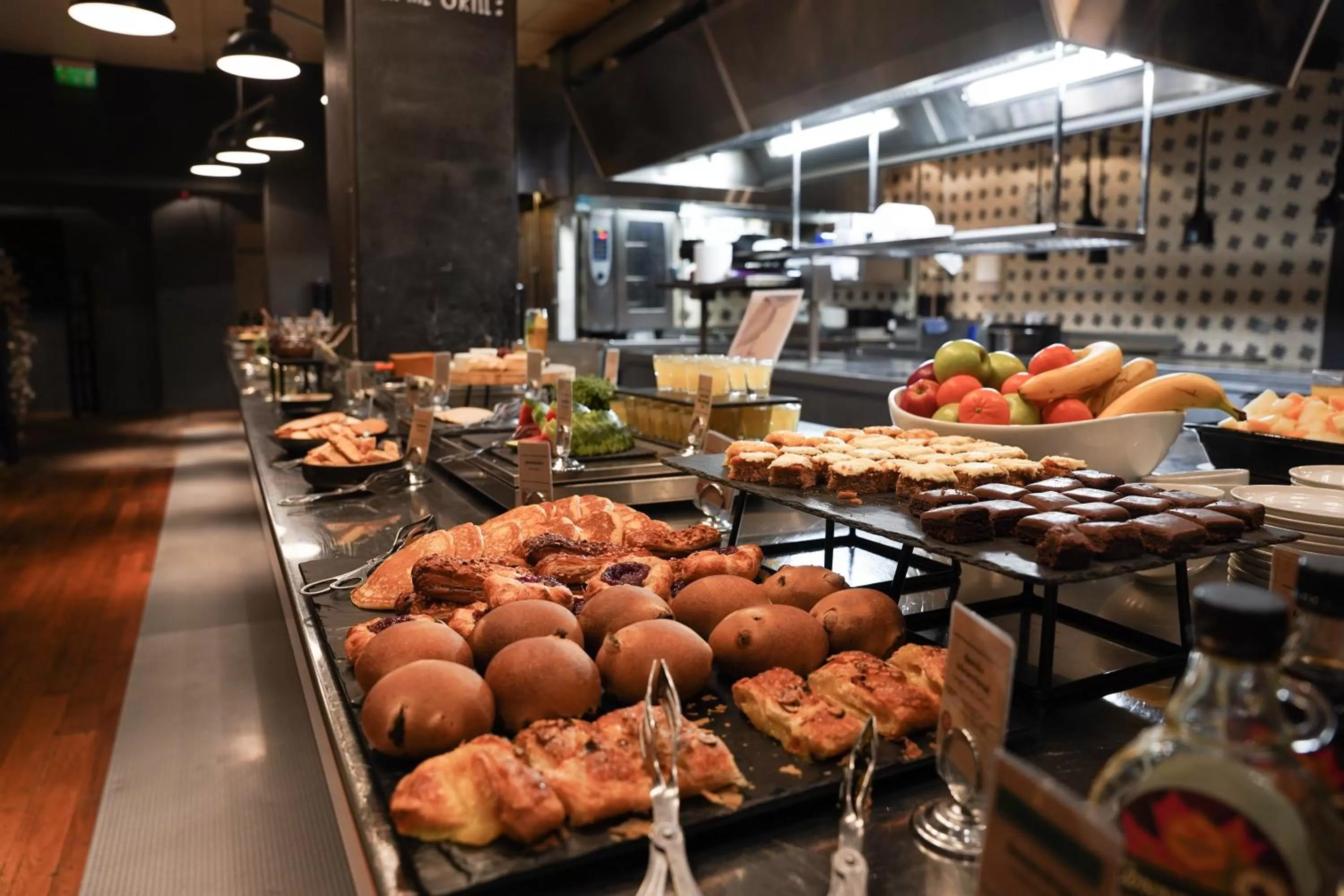 Breakfast in Home Hotel Folketeateret