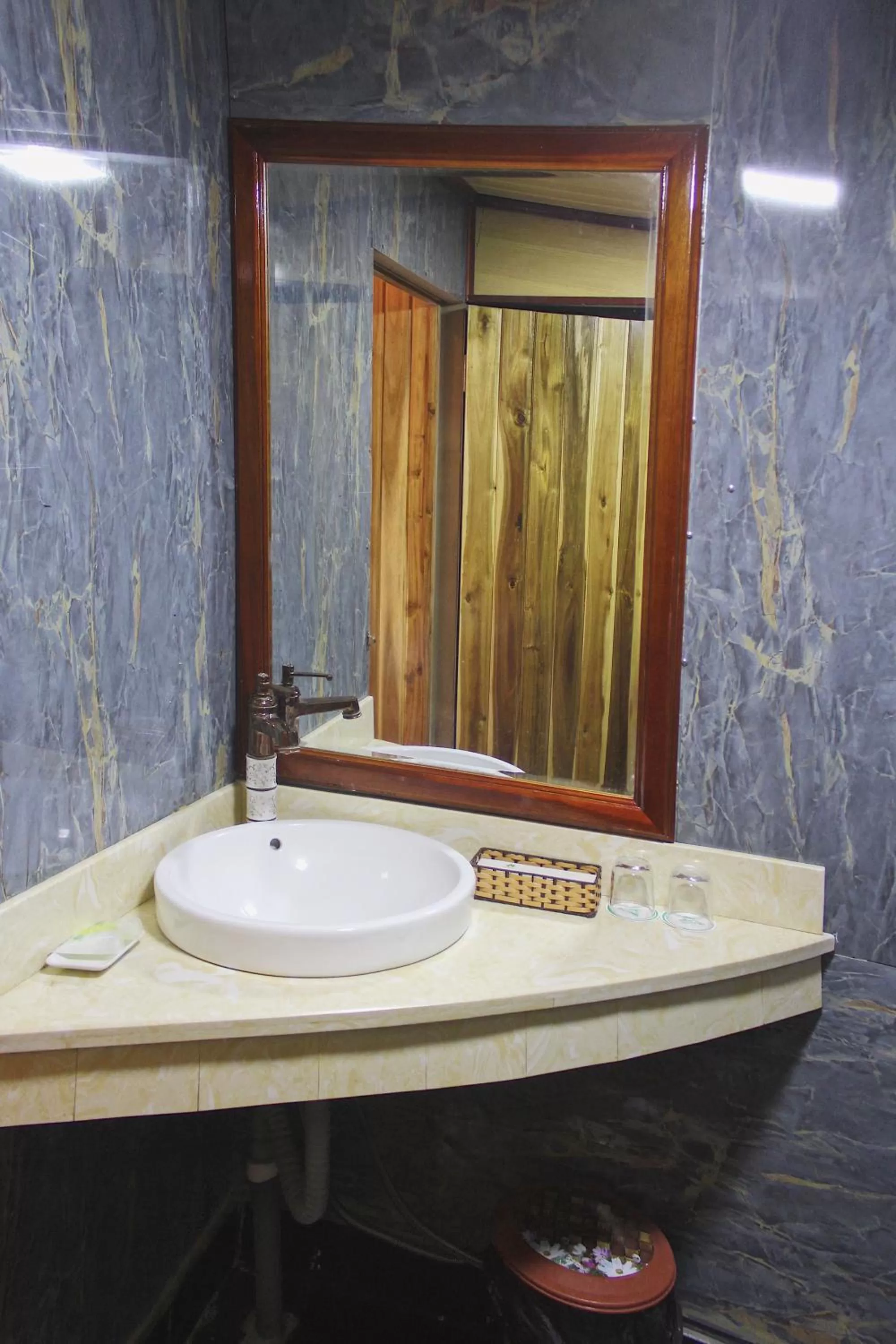 Bathroom in Mua Caves Ecolodge (Hang Mua)