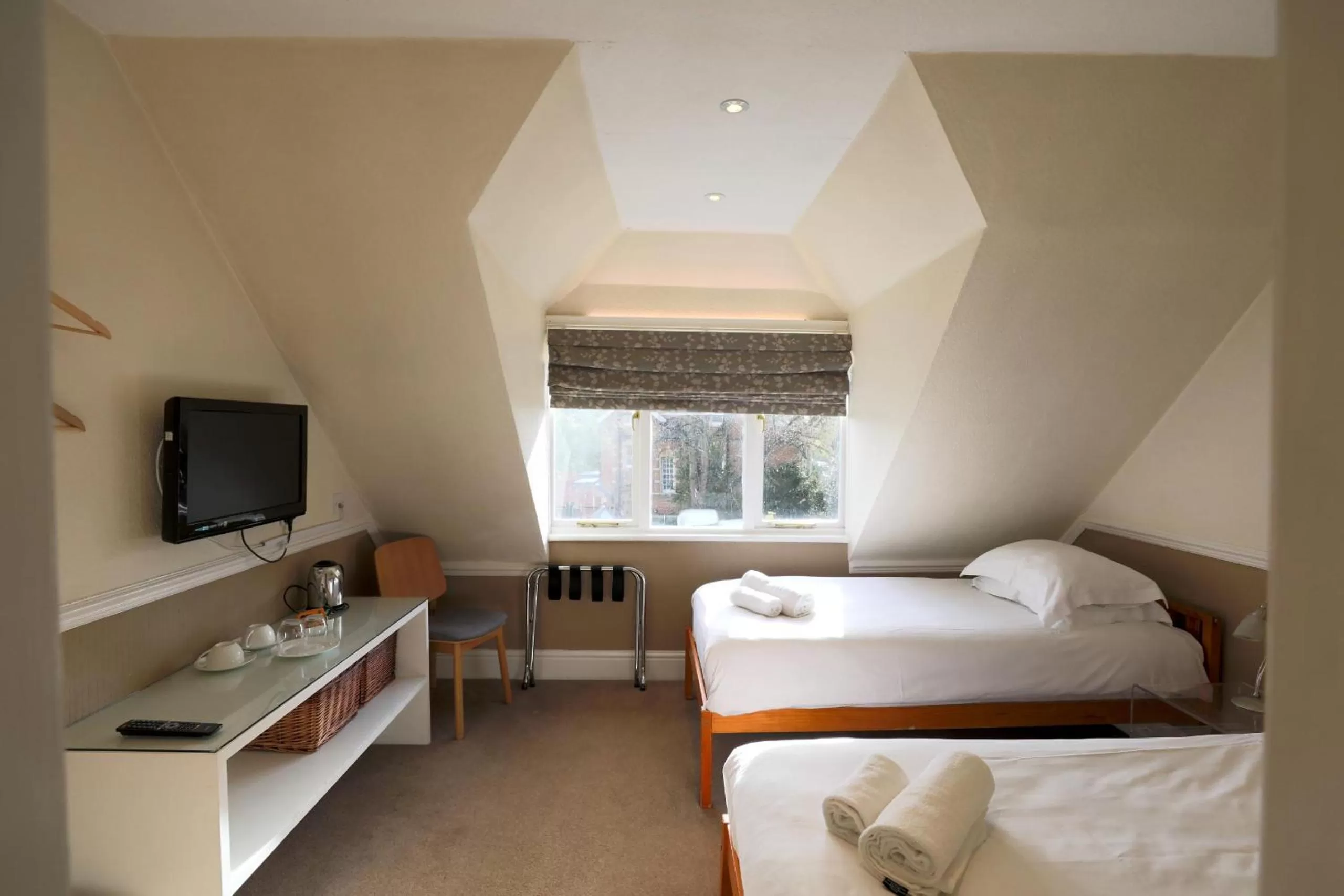 Bedroom in 100 Banbury Road Oxford - formerly Parklands