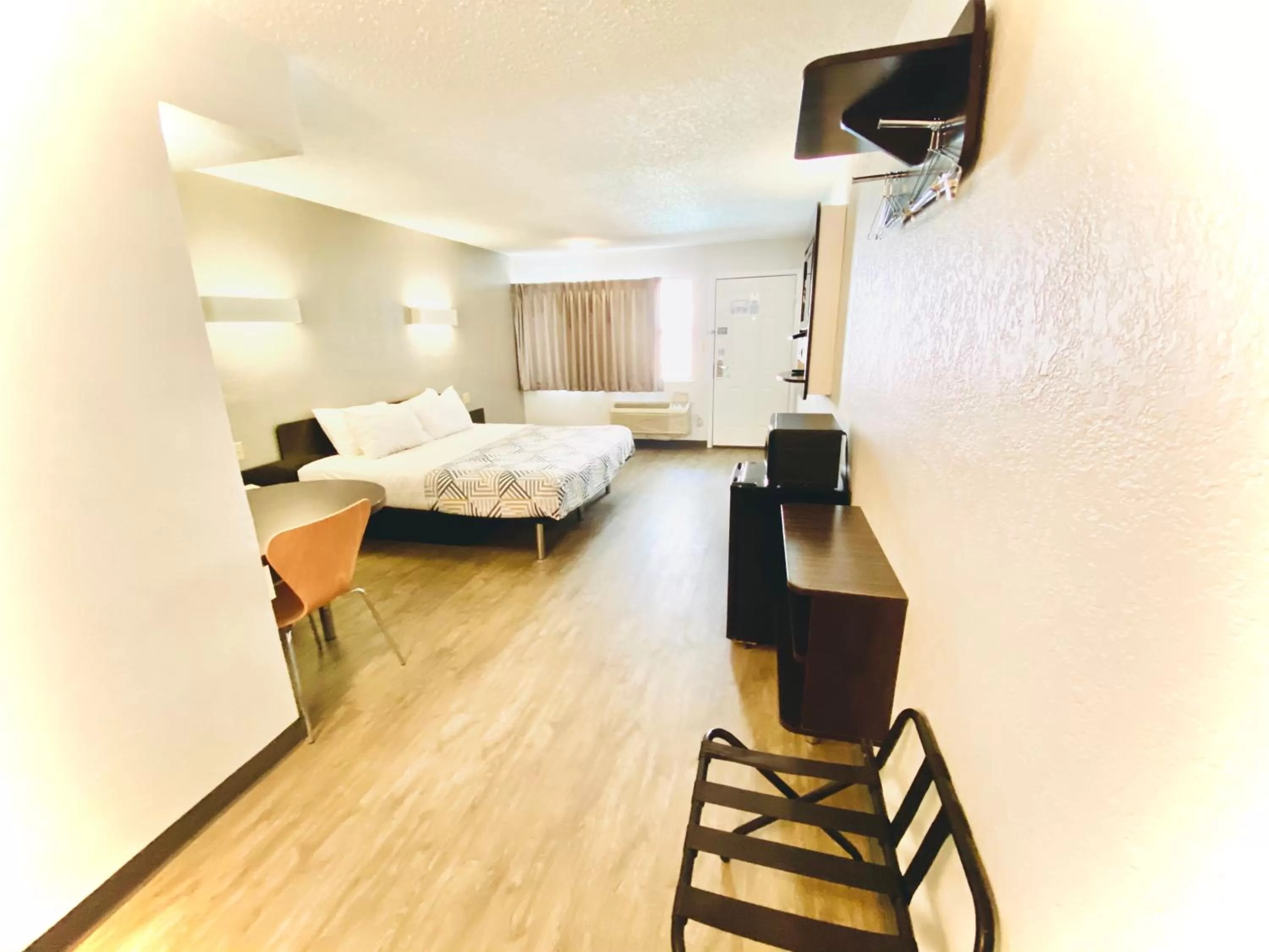 Bedroom, Bed in Motel 6 Boerne TX