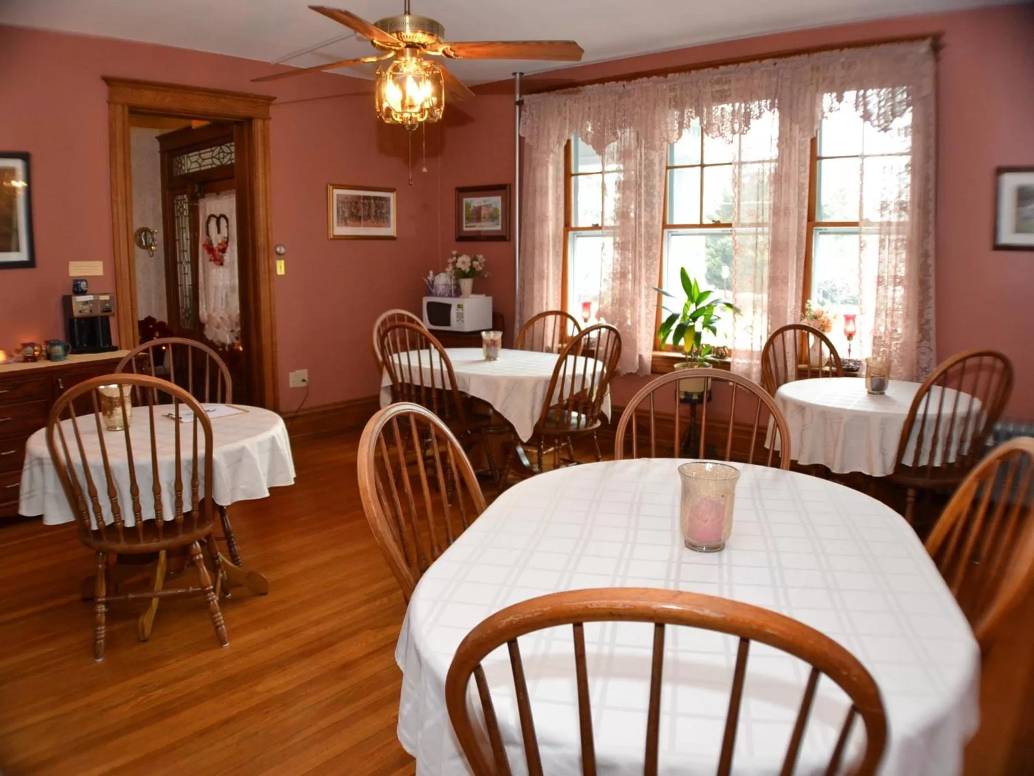 Dining area in Keystone Inn Bed and Breakfast
