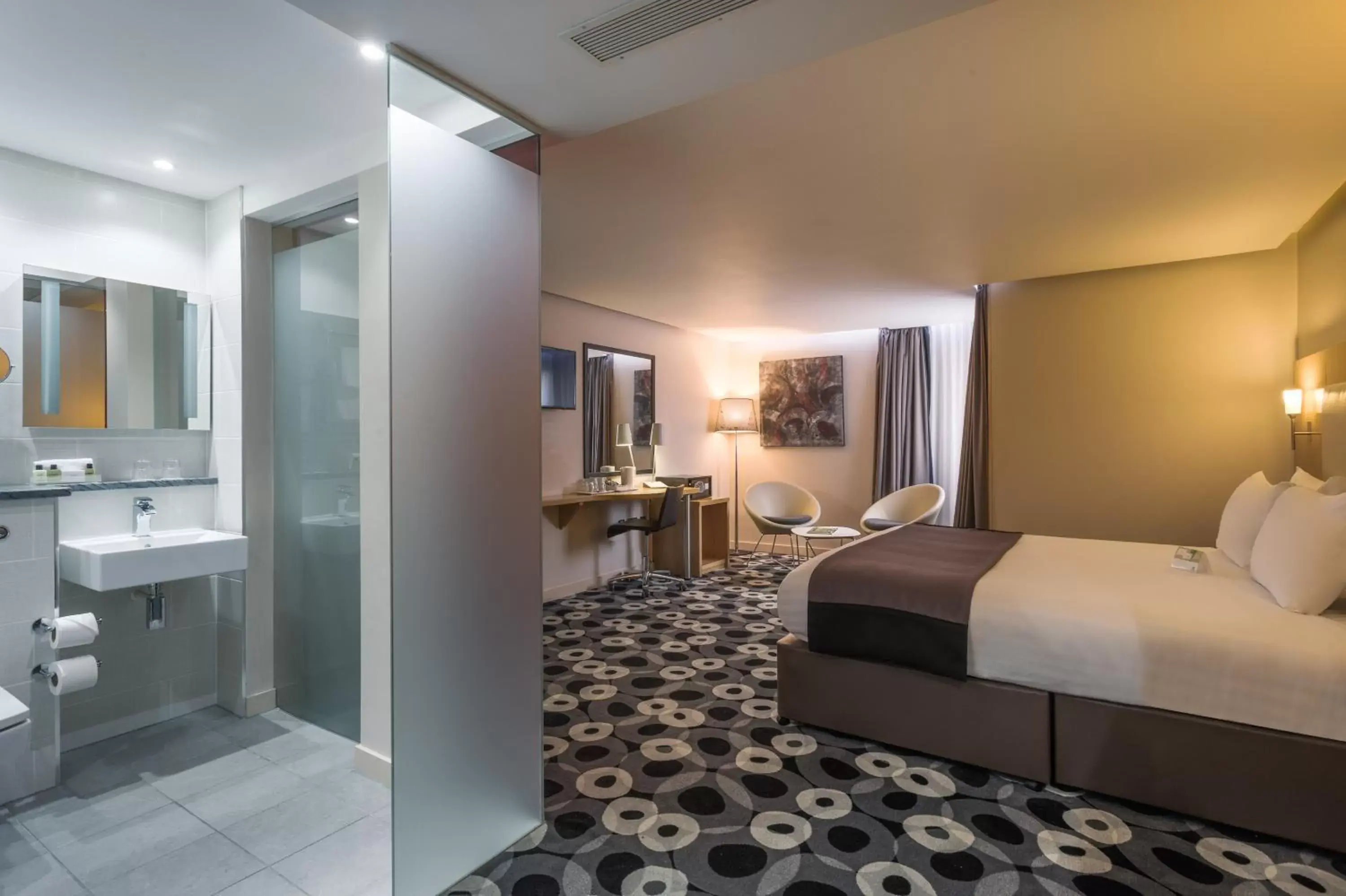 Premium King Room in Holiday Inn Sittingbourne by IHG Premium King Room in Holiday Inn Sittingbourne by IHG